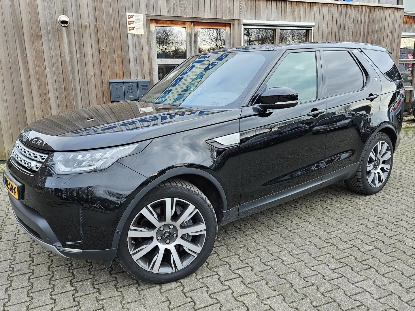 Land Rover Discovery 5 3.0 Sd6 grijskenteken 306PK Zwart - 1