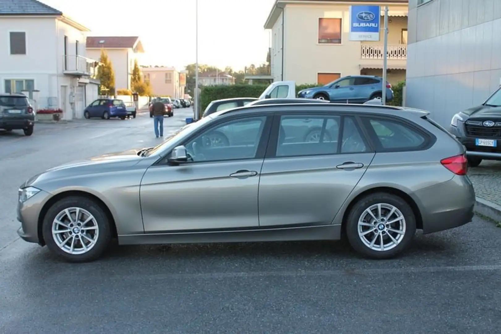 BMW 320 320d xDrive  Business Advantage aut Beige - 2