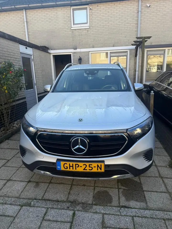 Mercedes-Benz EQB 350