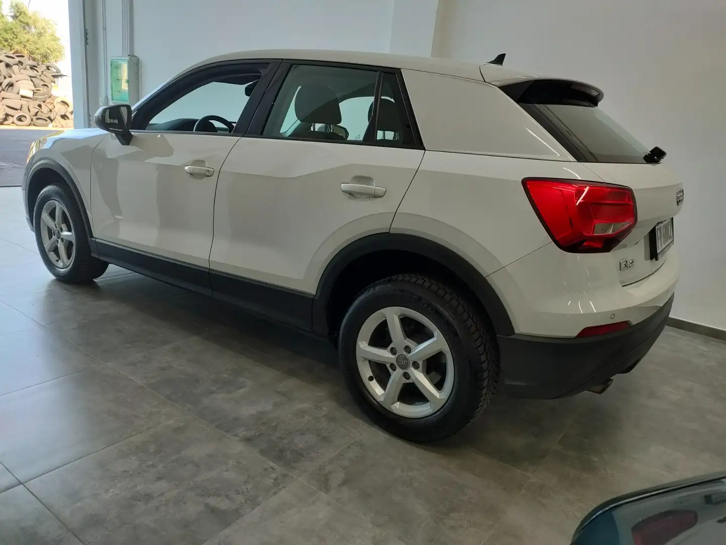Audi Q2 30 TDI S tronic Business Bianco - 2