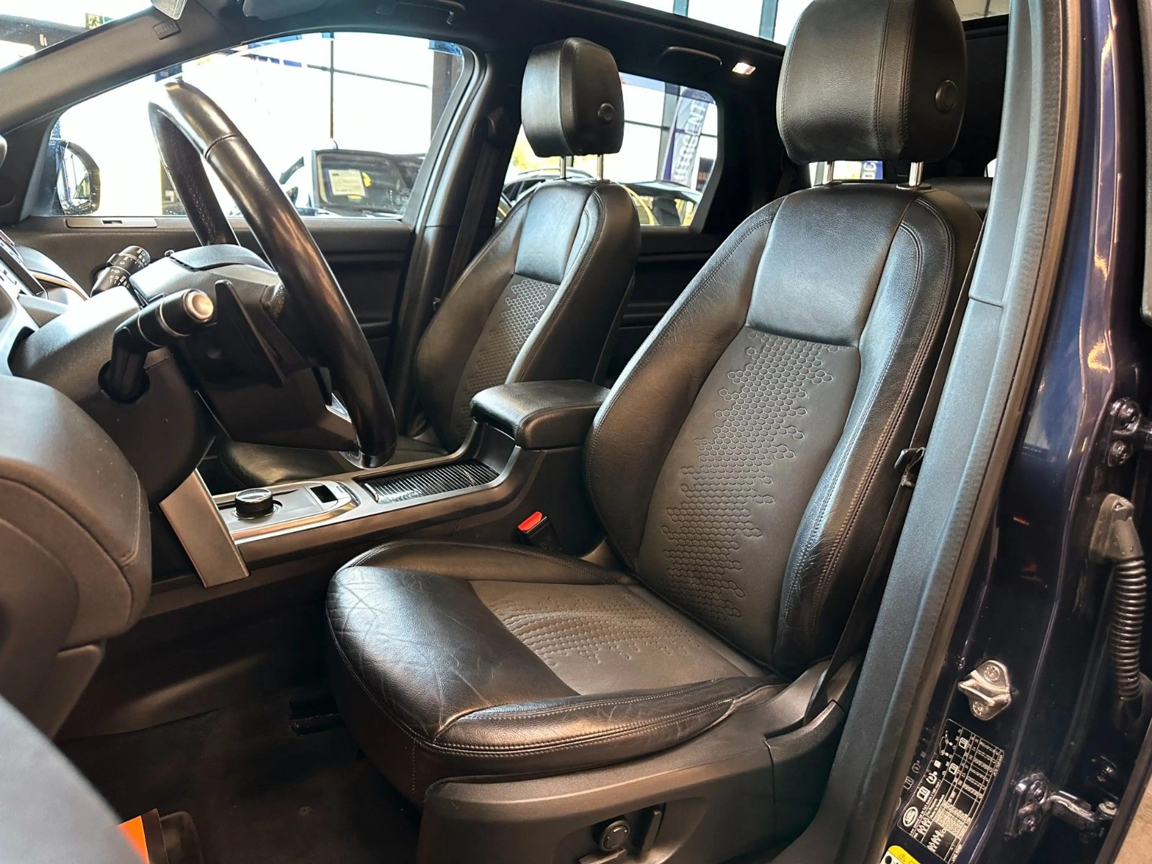 Land Rover Discovery Sport *PANO*AHK*CARPLAY*TEMPO*LKHZ — photo 8