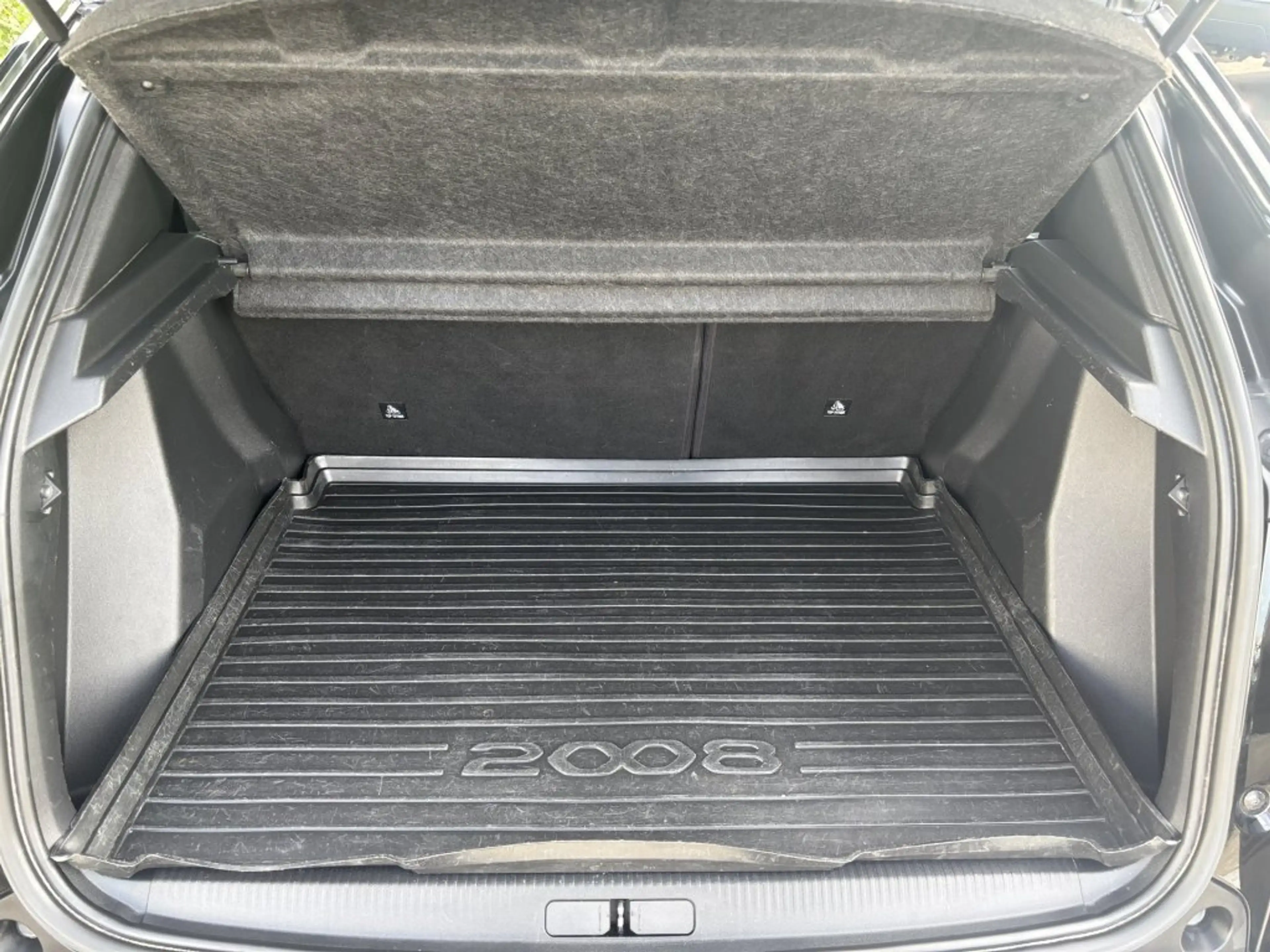 Peugeot 2008 Peugeot 2008 2.2Benz 100PS — photo 11