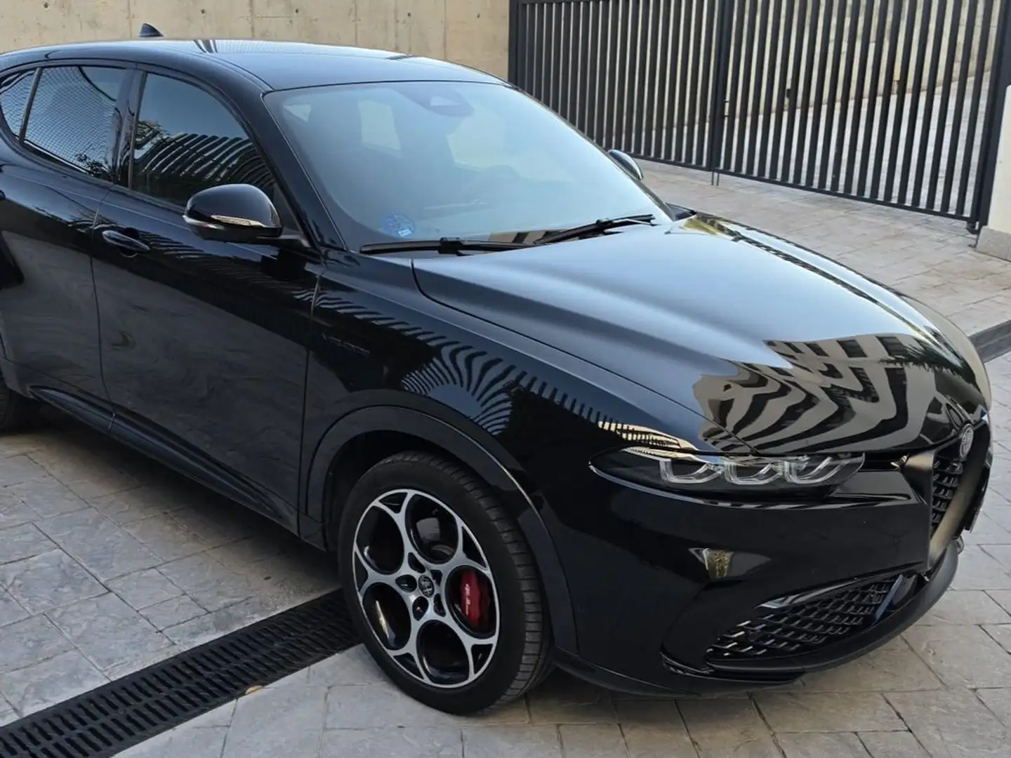 Alfa Romeo Tonale 1.3 gas Multi-air PHEV Veloce Q4 Negro - 2