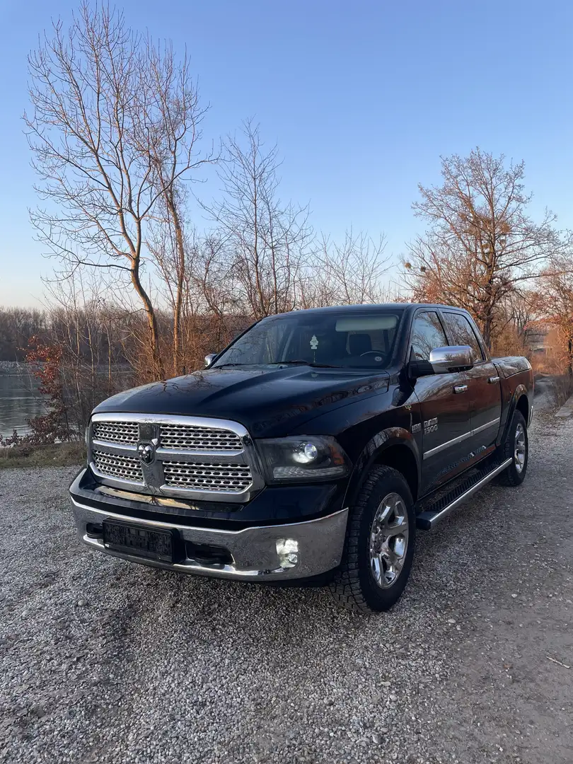 Dodge RAM 1500 Crew Cab Pick Up 4x Schwarz - 1
