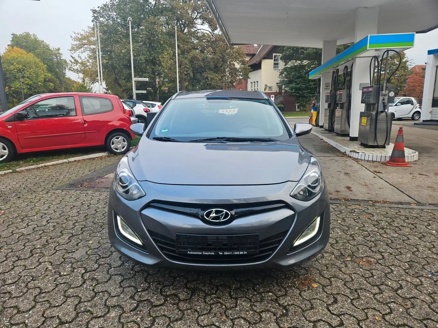 Hyundai i30 CW 1.4 Classic / Flüssiggas /Tüv 08/2026 Grau - 2