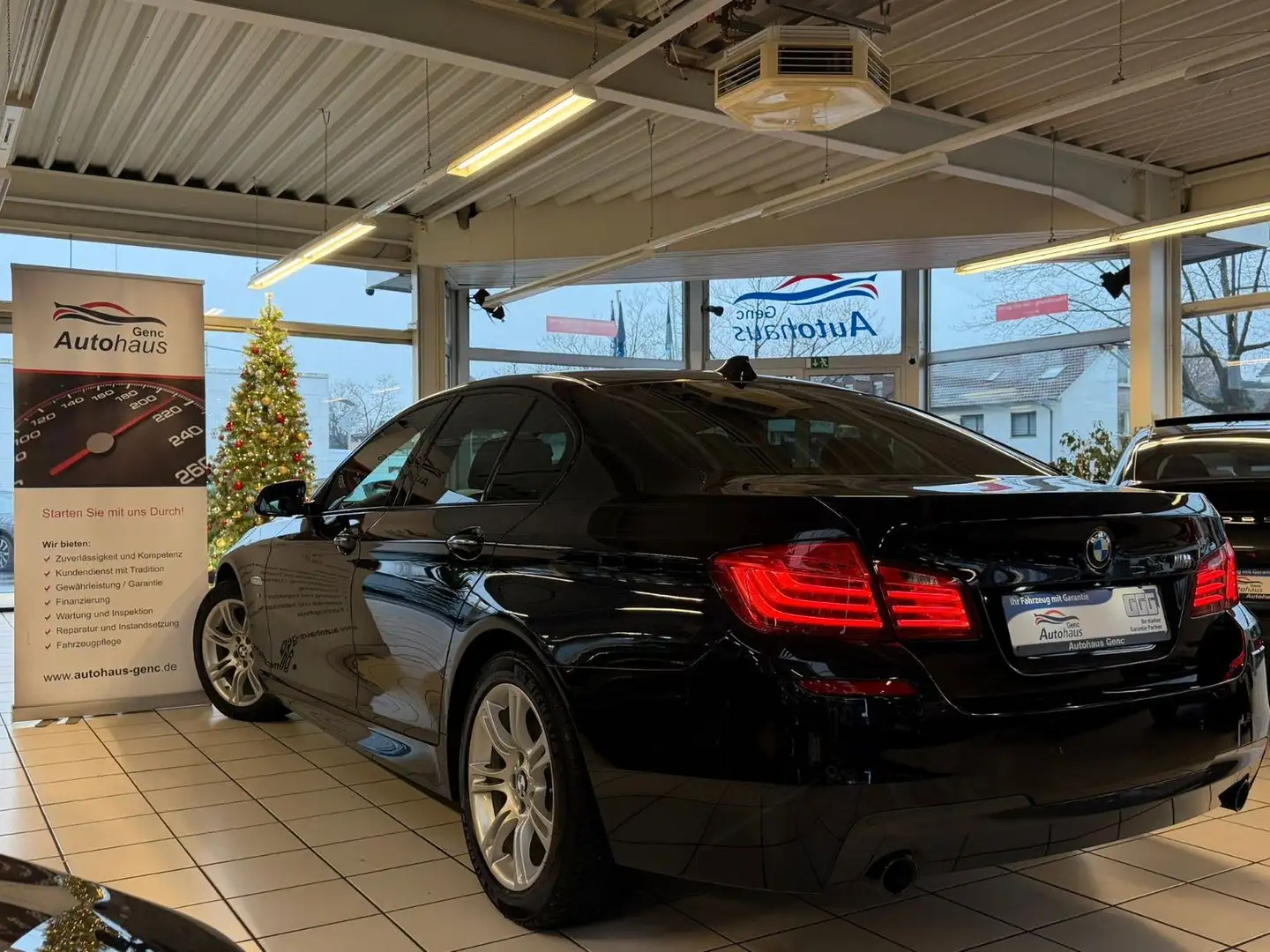 BMW 535 d xDrive Lim M-Sport LED HUD Kamera Volleder Schwarz - 2