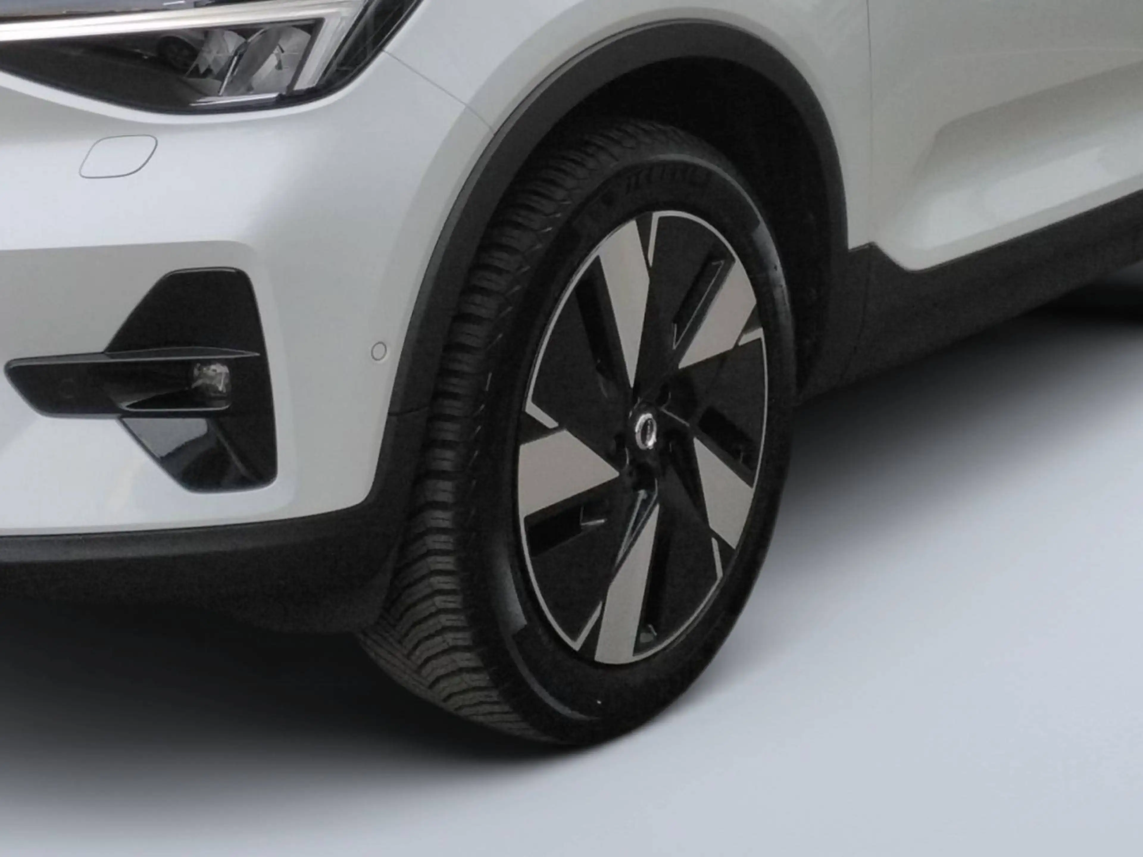 Volvo C40 Ultimate Recharge Pure Electric 2WD — photo 6