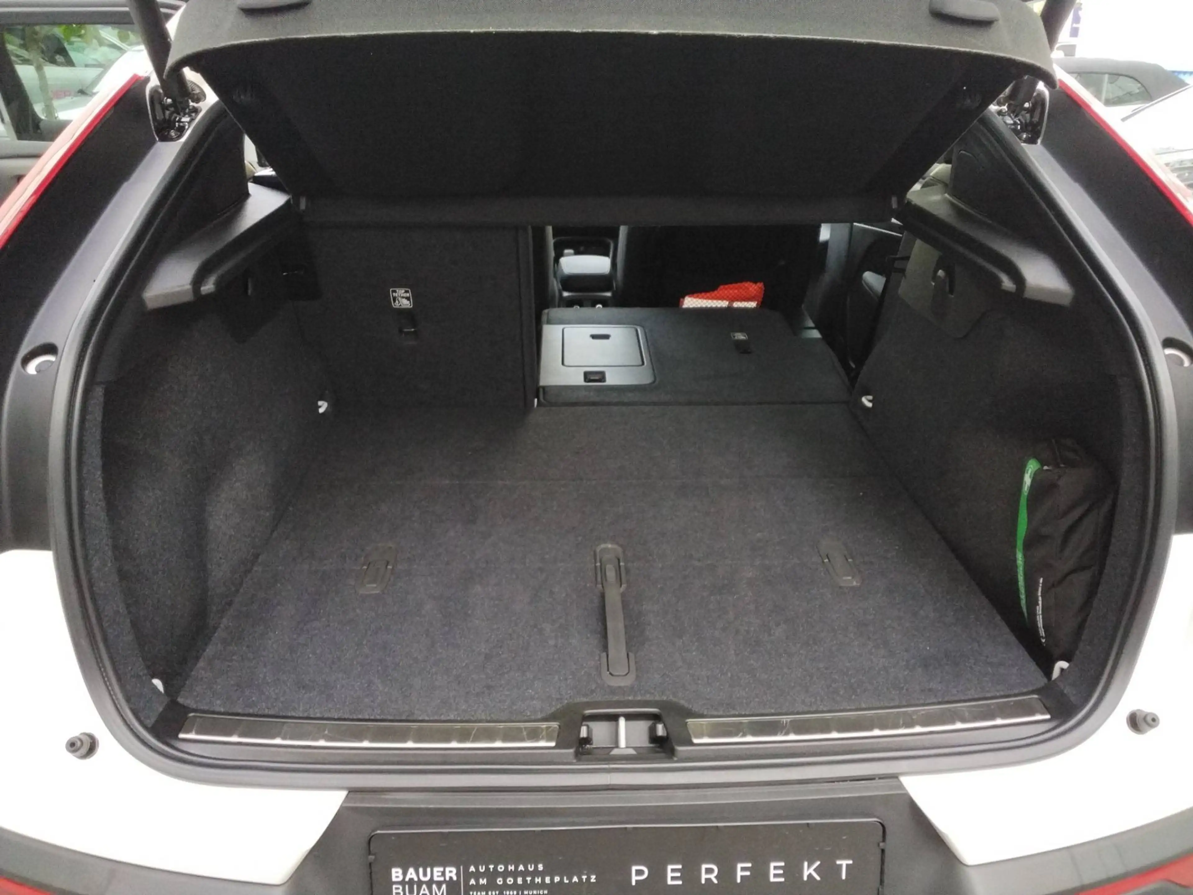 Volvo C40 Ultimate Recharge Pure Electric 2WD — photo 13