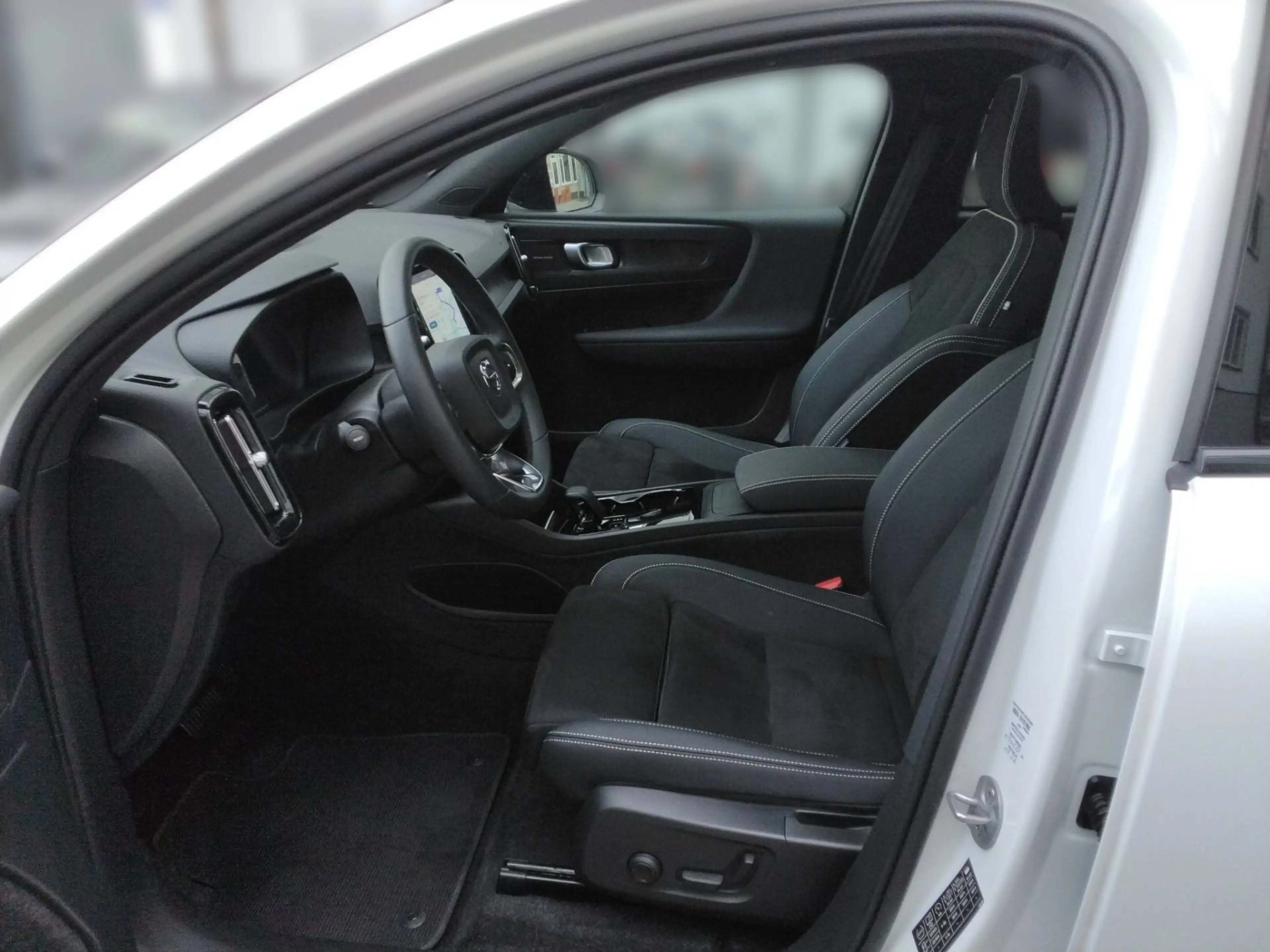 Volvo C40 Ultimate Recharge Pure Electric 2WD — photo 9