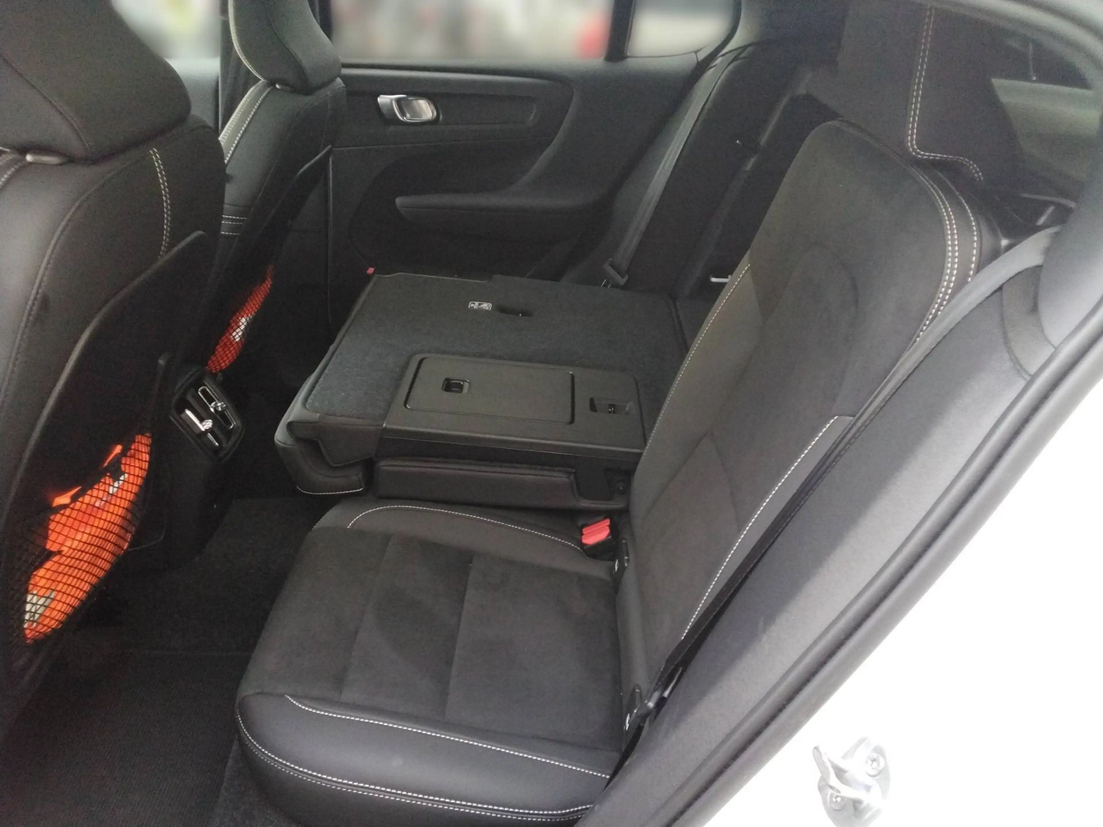 Volvo C40 Ultimate Recharge Pure Electric 2WD — photo 12