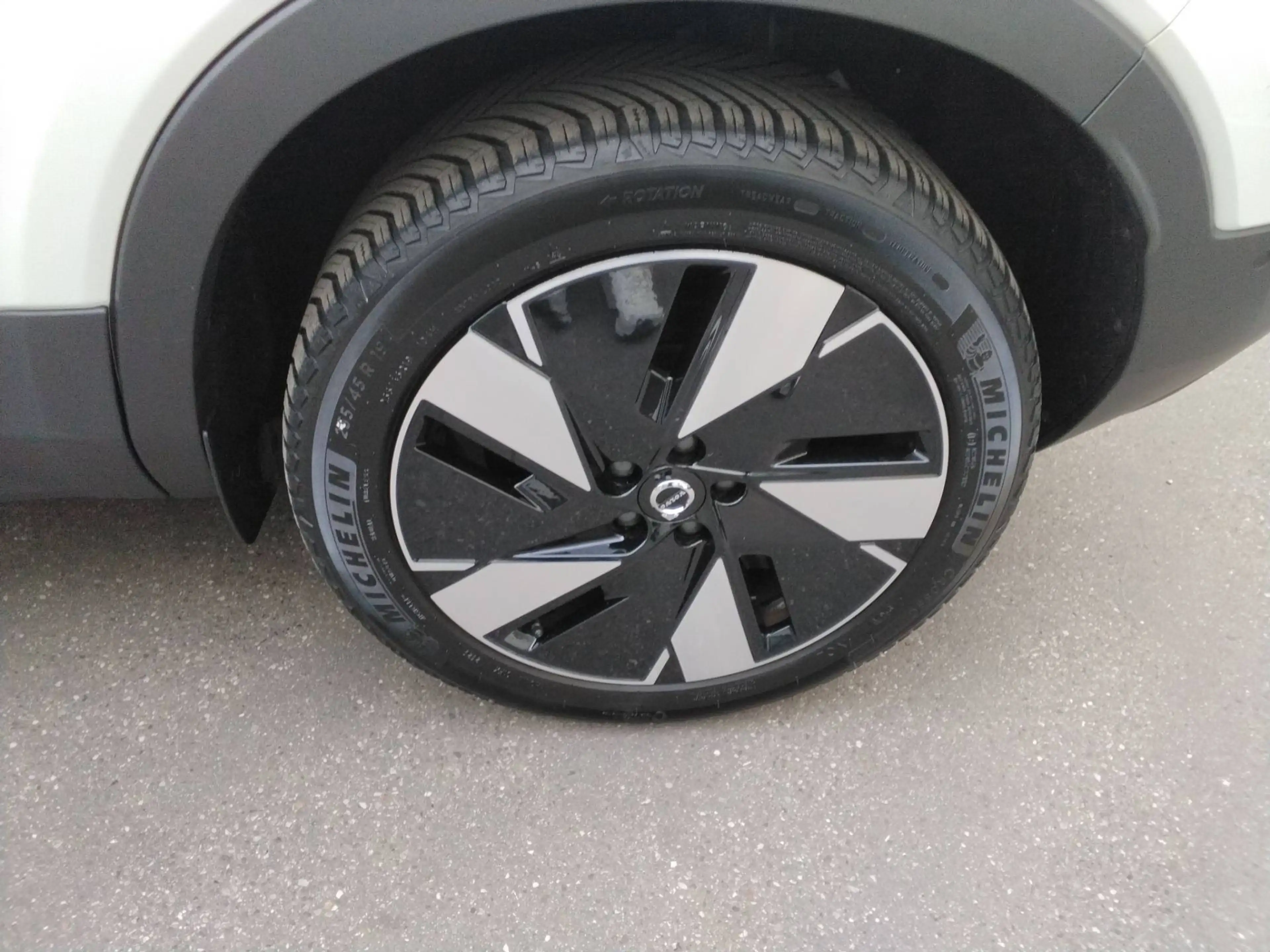 Volvo C40 Ultimate Recharge Pure Electric 2WD — photo 15