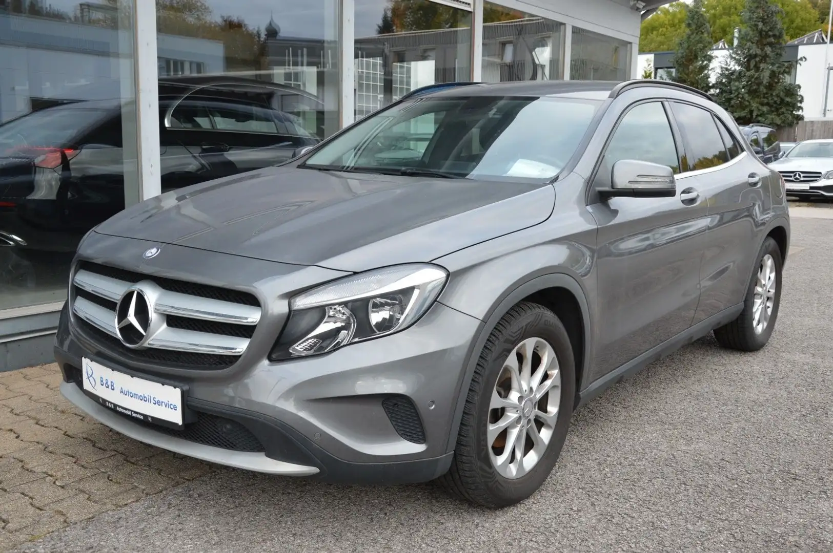 Mercedes-Benz GLA 180 STYLE*PDC*SHZ*TEMPOMAT*AHK*EASY-PACK*CAM Gris - 1