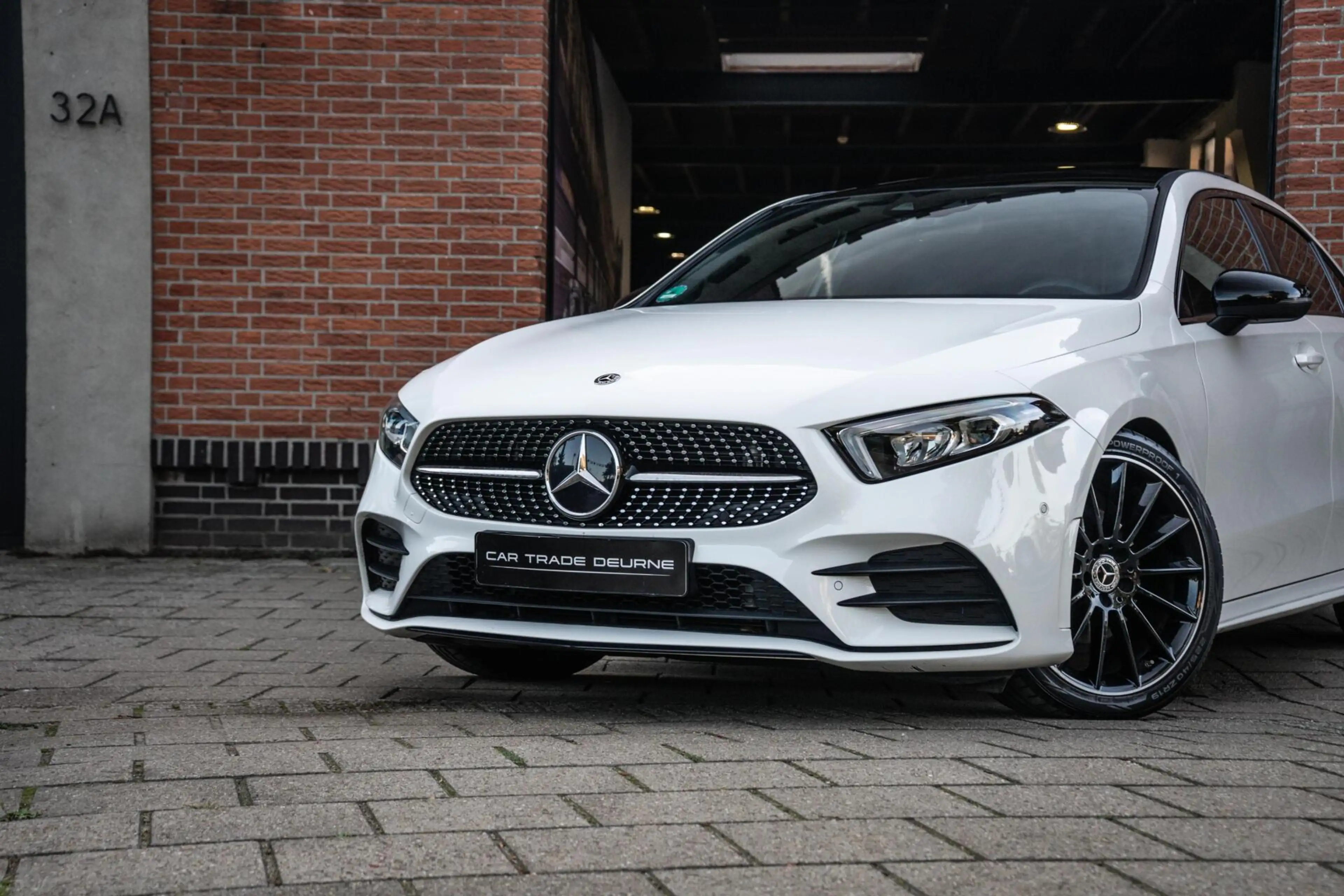 Mercedes-Benz A 200 AMG Pano / Camera / Ambi — photo 5
