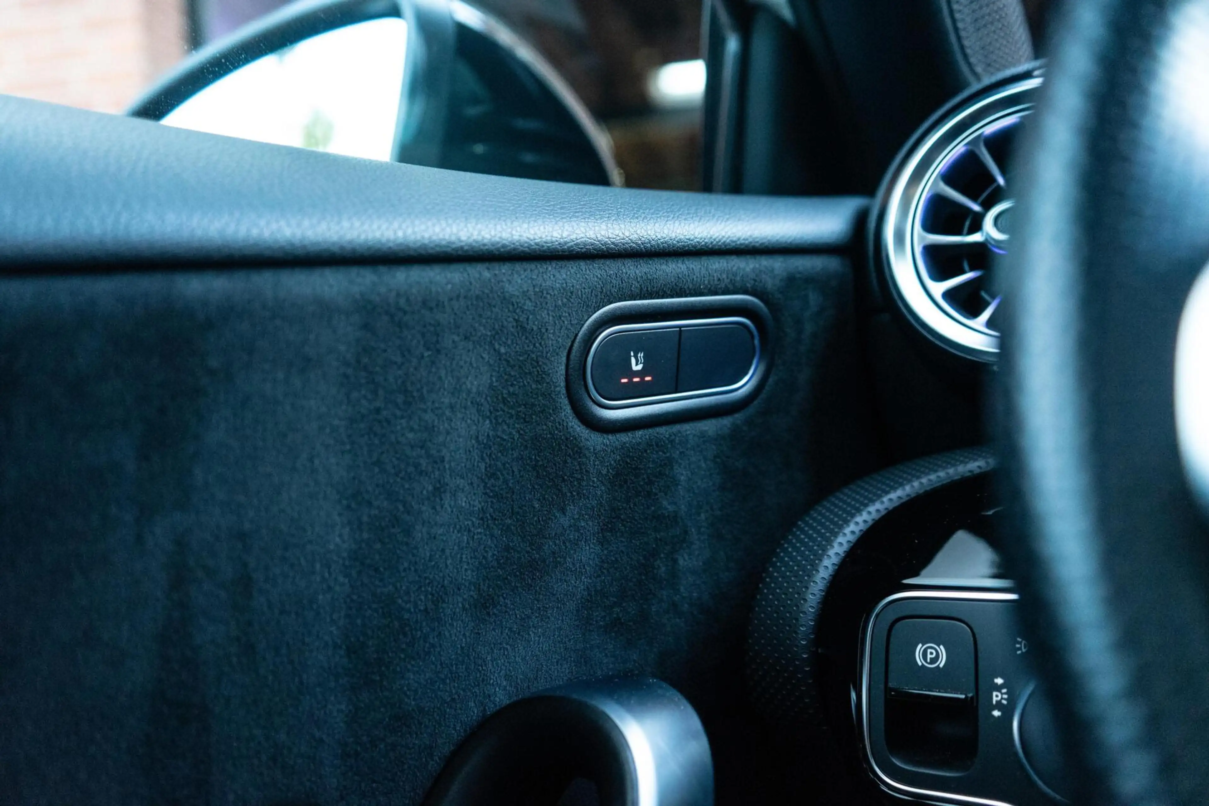 Mercedes-Benz A 200 AMG Pano / Camera / Ambi — photo 20