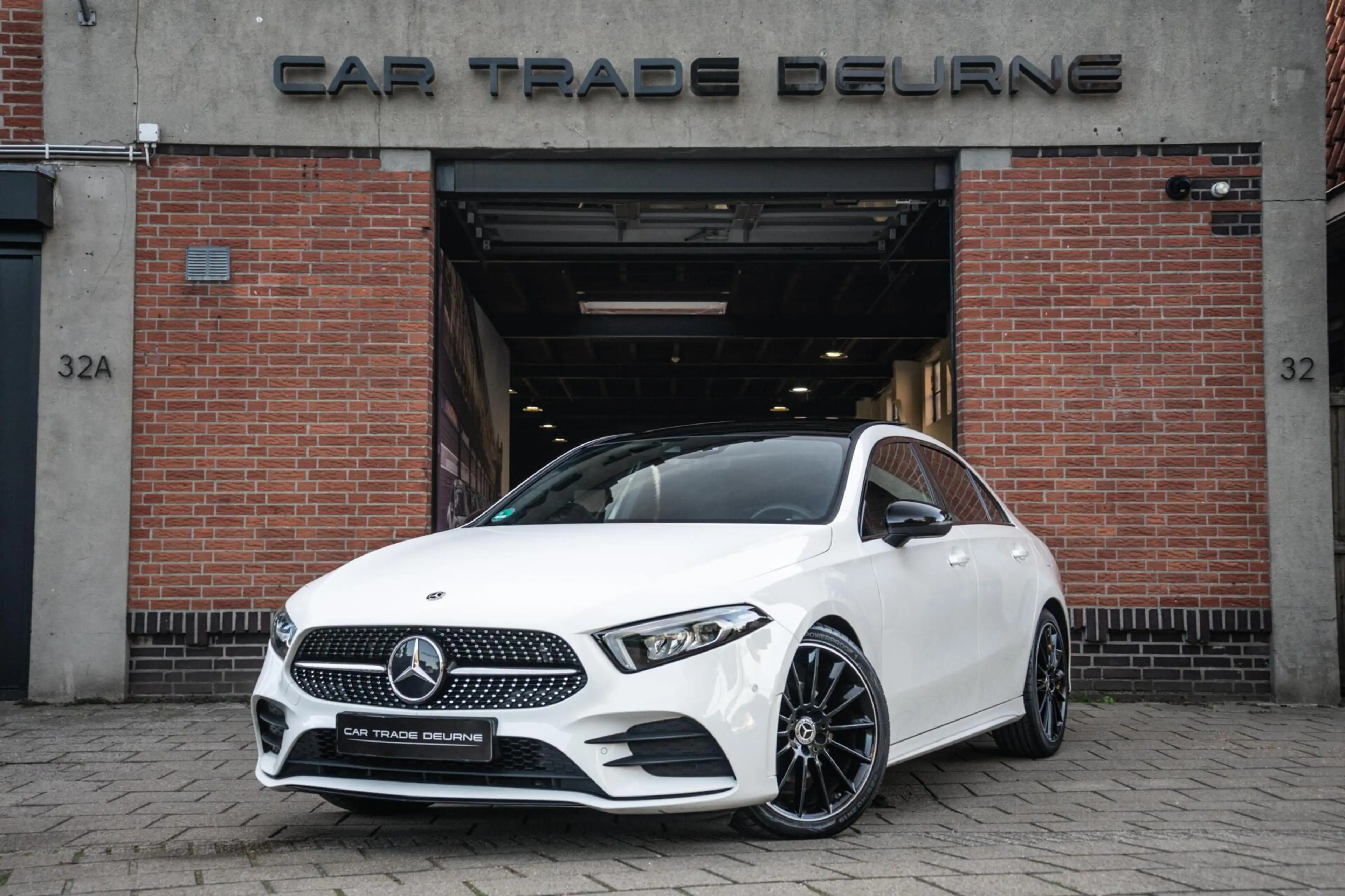 Mercedes-Benz A 200 AMG Pano / Camera / Ambi