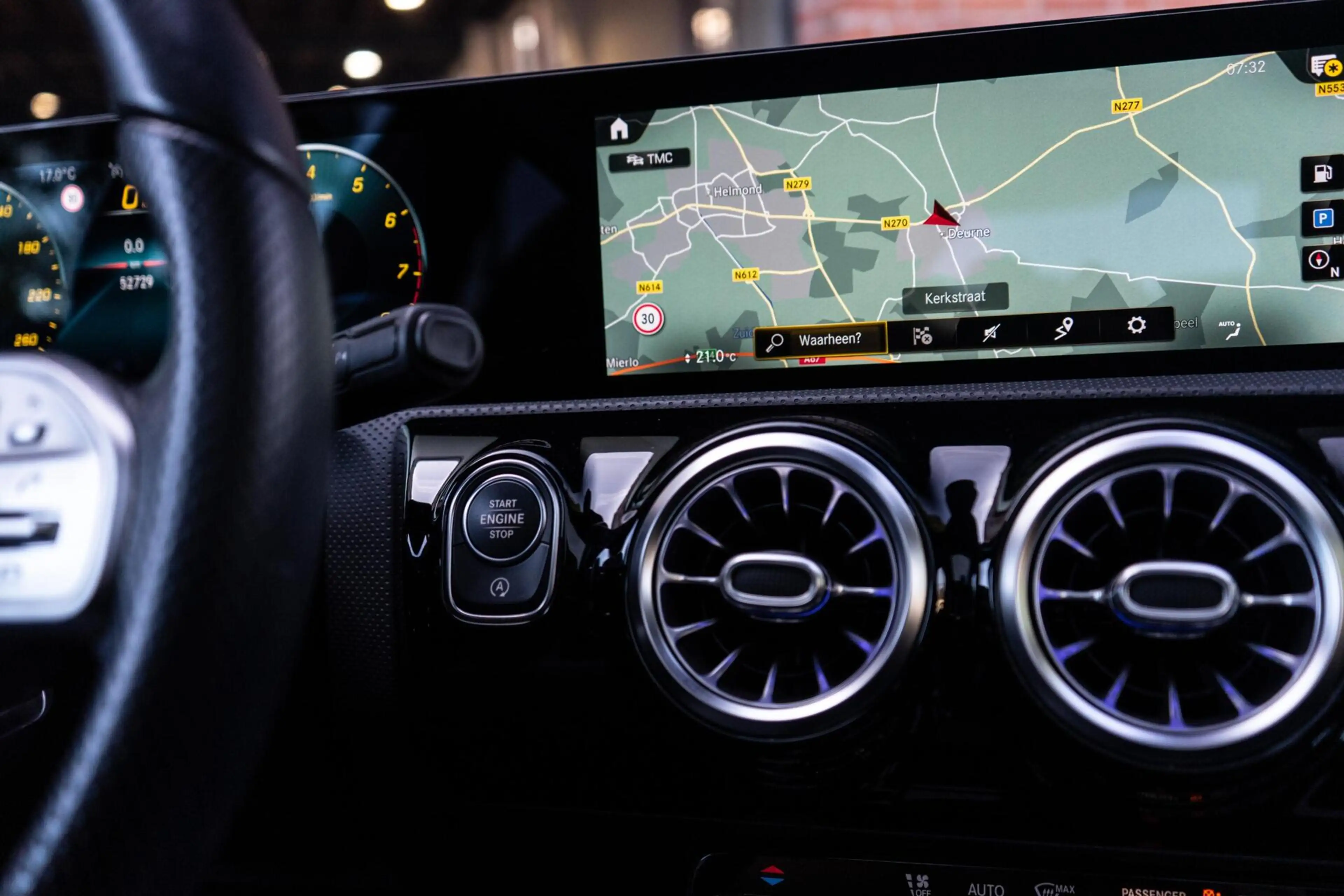 Mercedes-Benz A 200 AMG Pano / Camera / Ambi — photo 15