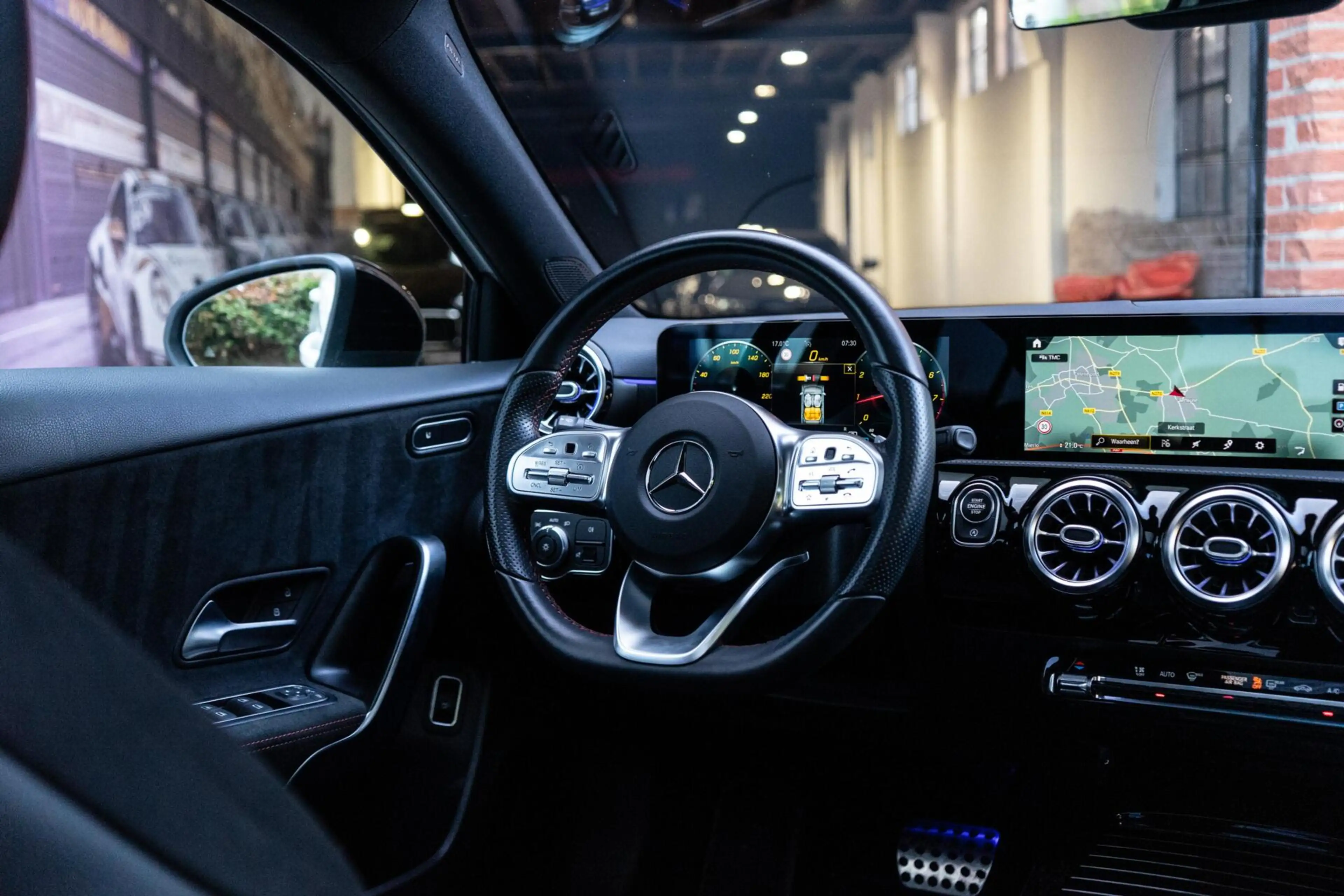 Mercedes-Benz A 200 AMG Pano / Camera / Ambi — photo 11
