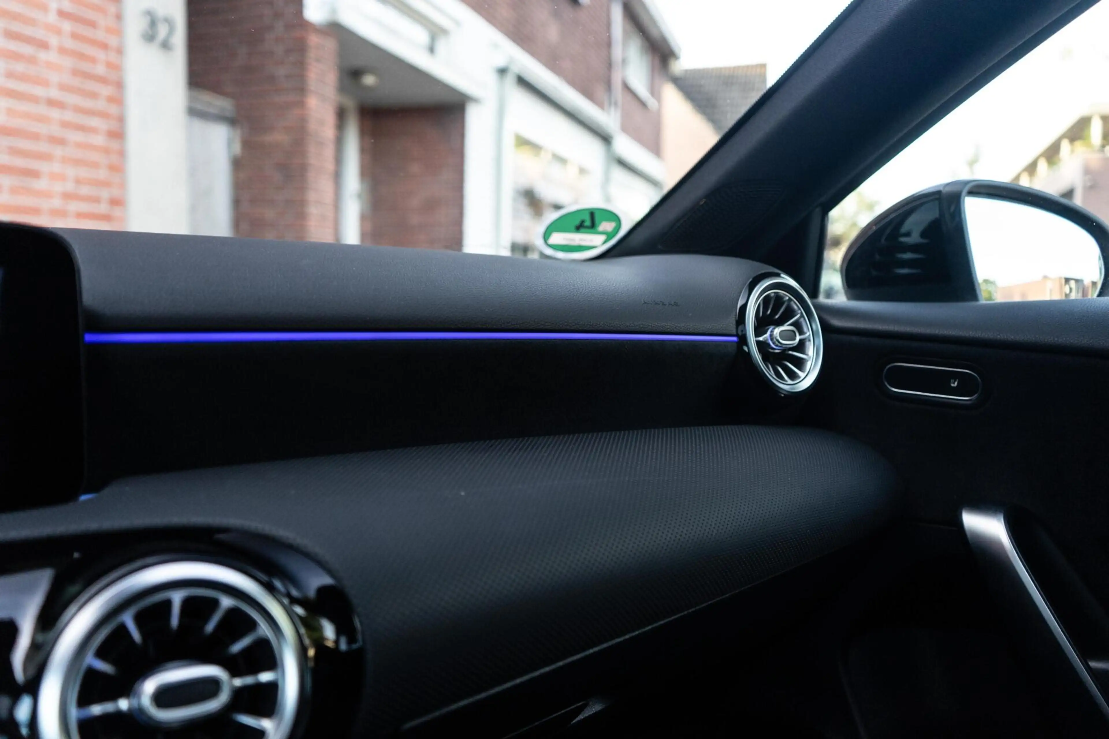Mercedes-Benz A 200 AMG Pano / Camera / Ambi — photo 16