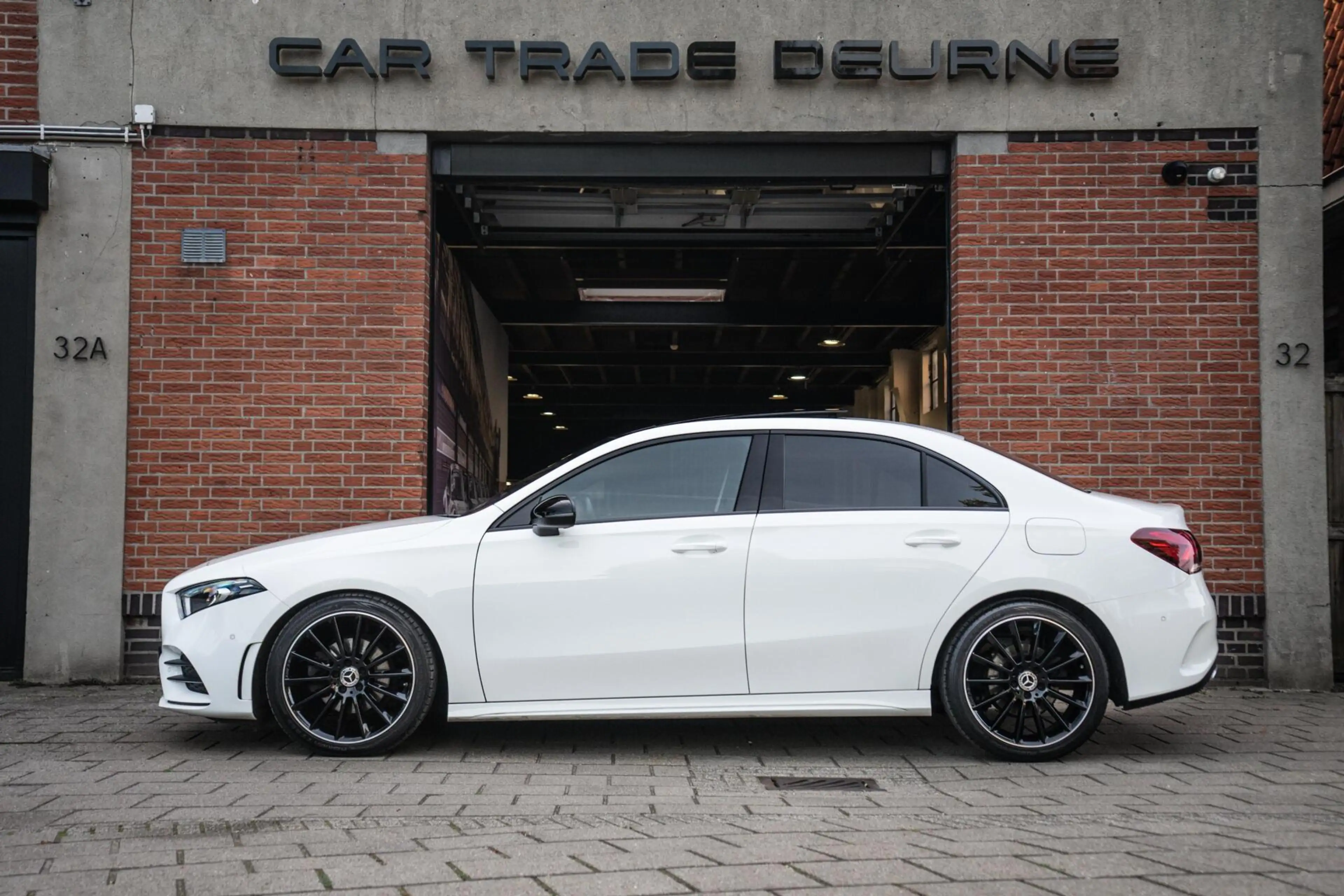 Mercedes-Benz A 200 AMG Pano / Camera / Ambi — photo 4
