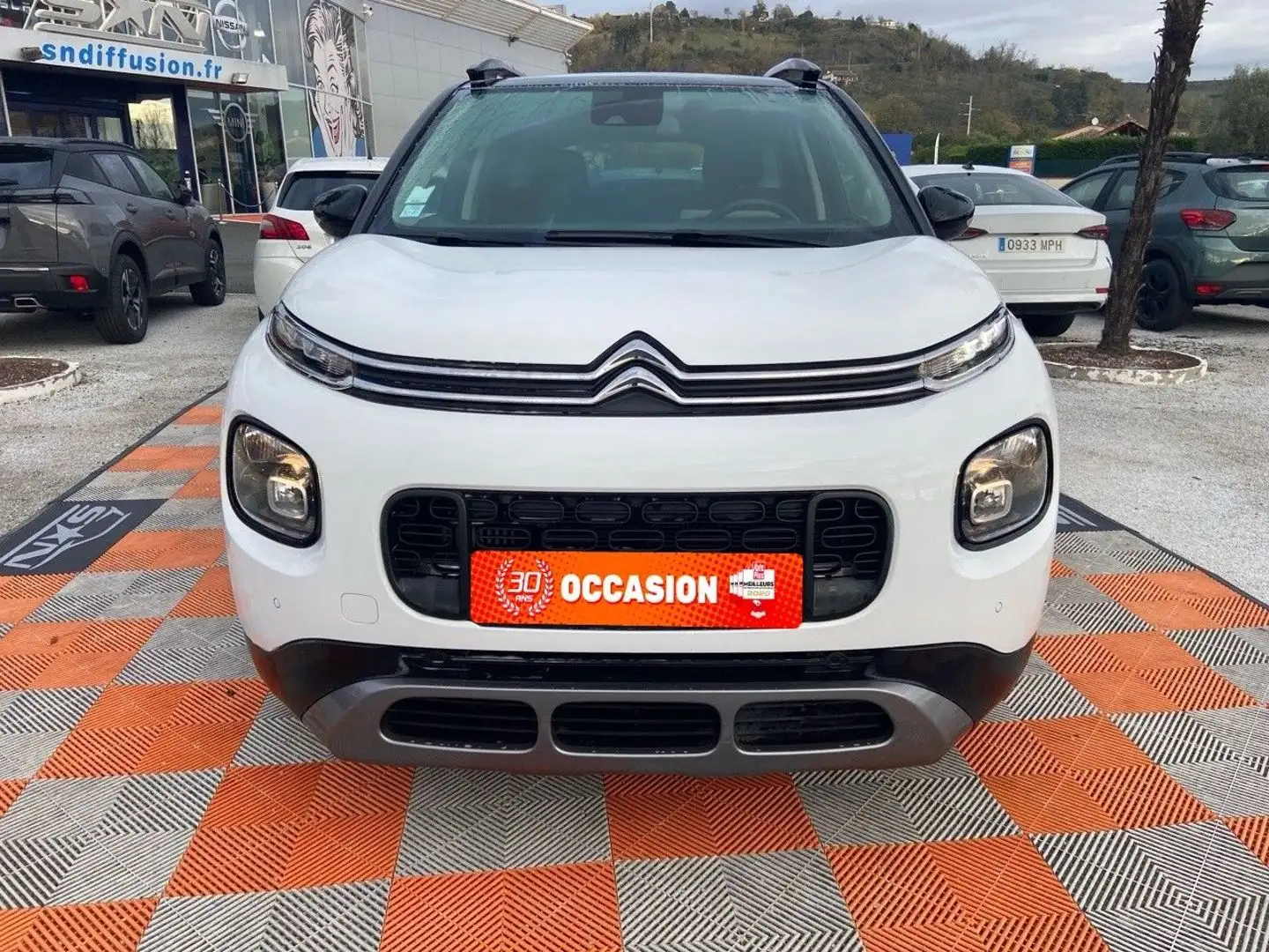 Citroen C3 Aircross 1.2 PURETECH 110 EAT6 SHINE Park Assist Caméra Toit Noir Blanc - 2