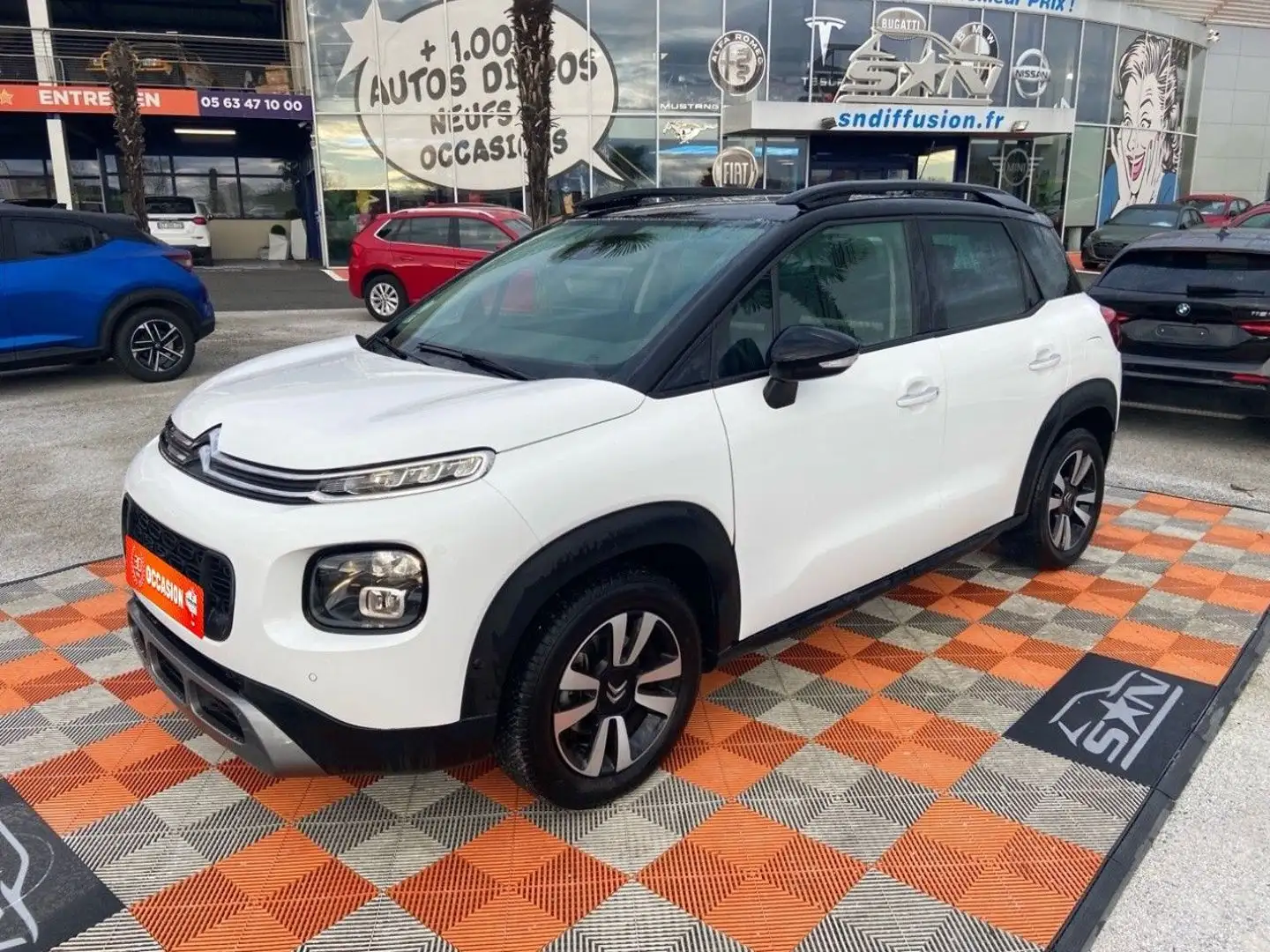 Citroen C3 Aircross 1.2 PURETECH 110 EAT6 SHINE Park Assist Caméra Toit Noir Blanc - 1