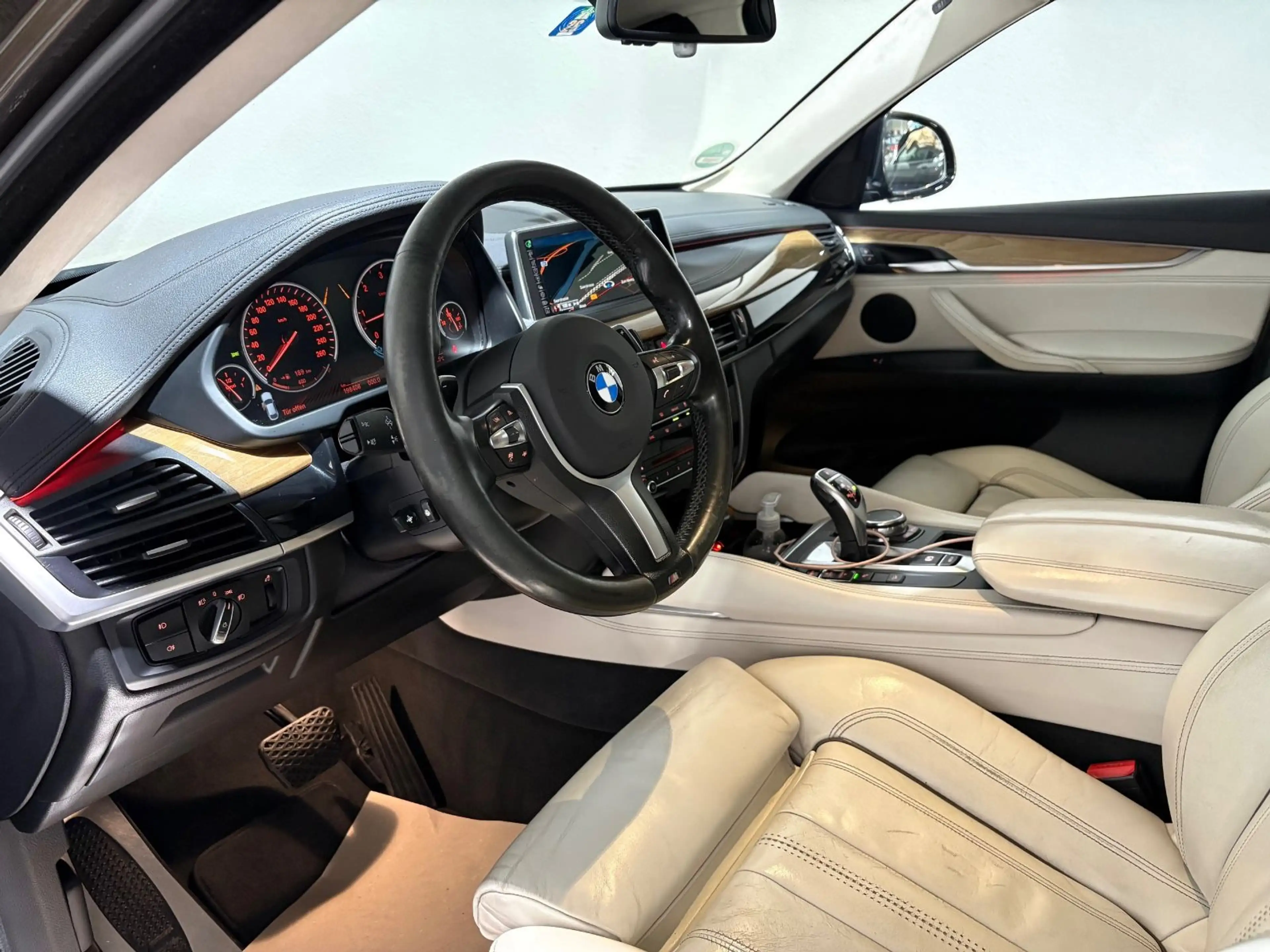 BMW X6 M50d Individual Innen/Außen 22" Alus — photo 15
