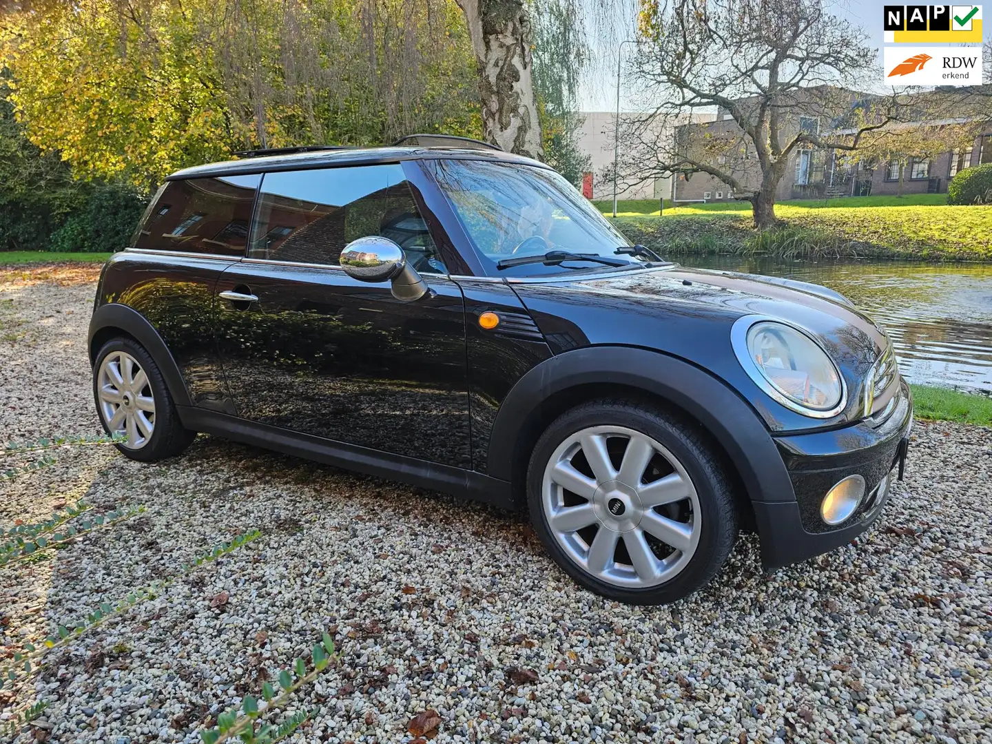 MINI Cooper Mini 1.6 PANORAMA/leer *apk:06-2026* Zwart - 1