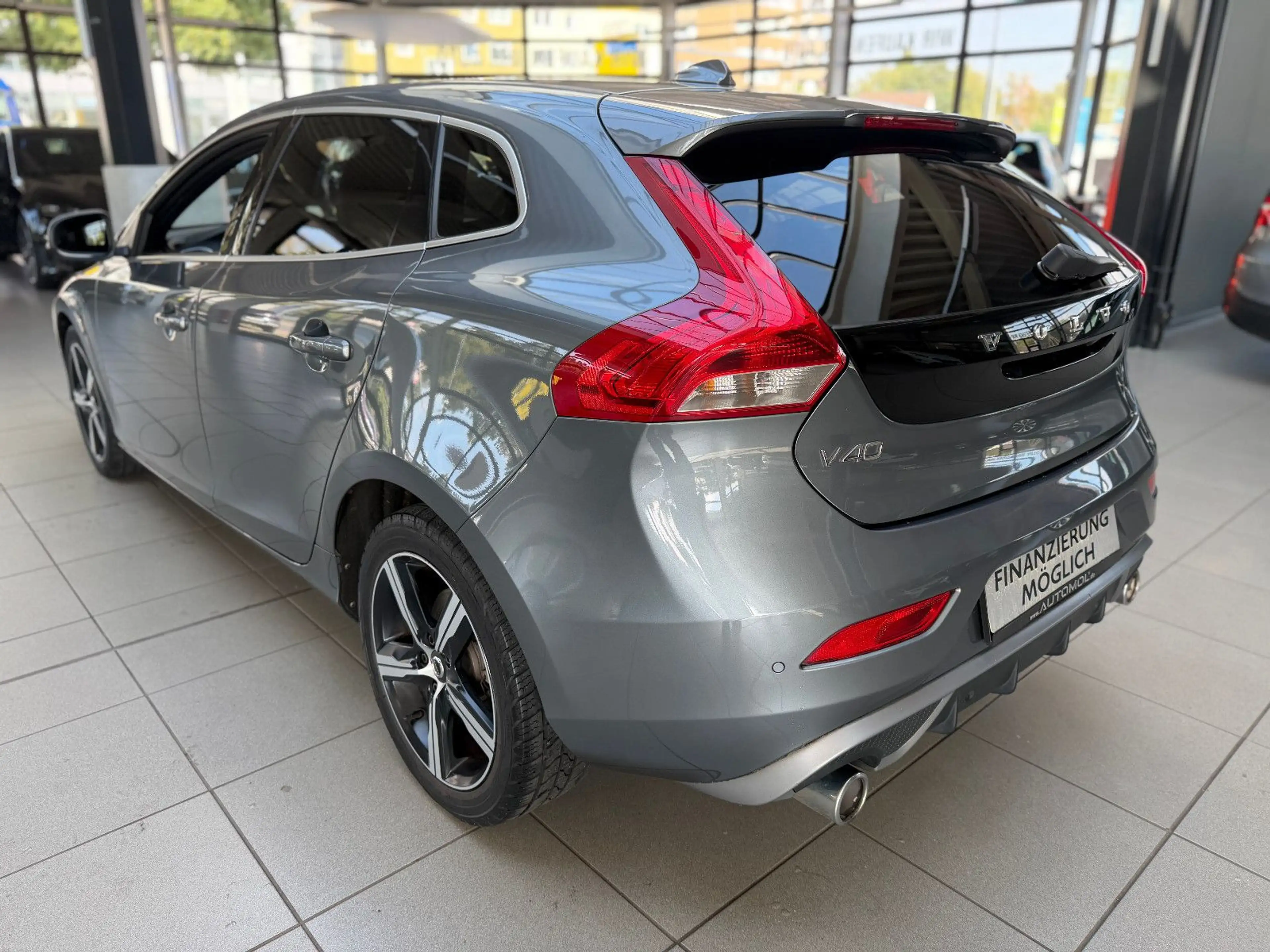 Volvo V40 R-Design*Bluetooth*SHZ*Kamera*PDC* — photo 4