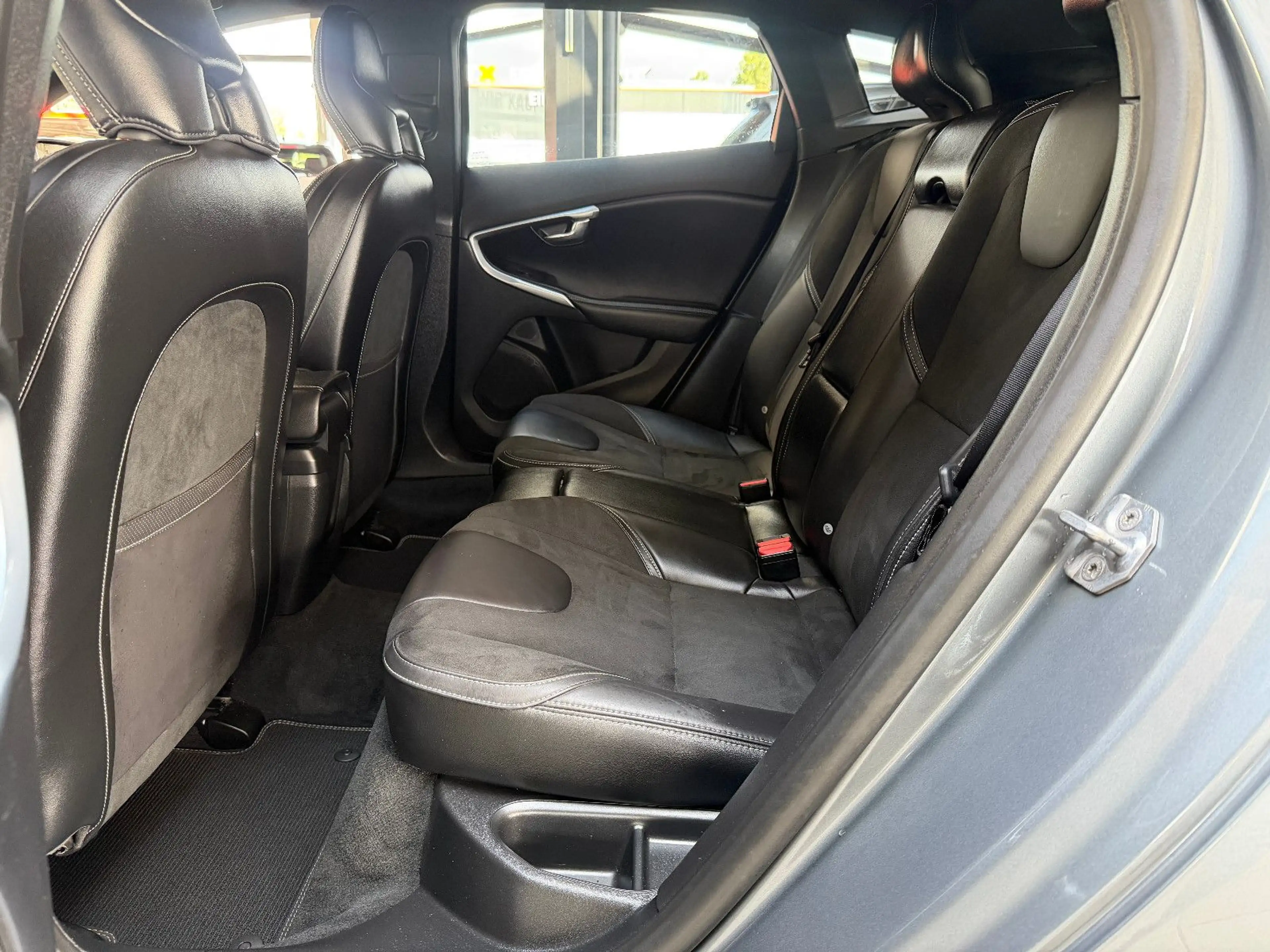 Volvo V40 R-Design*Bluetooth*SHZ*Kamera*PDC* — photo 10