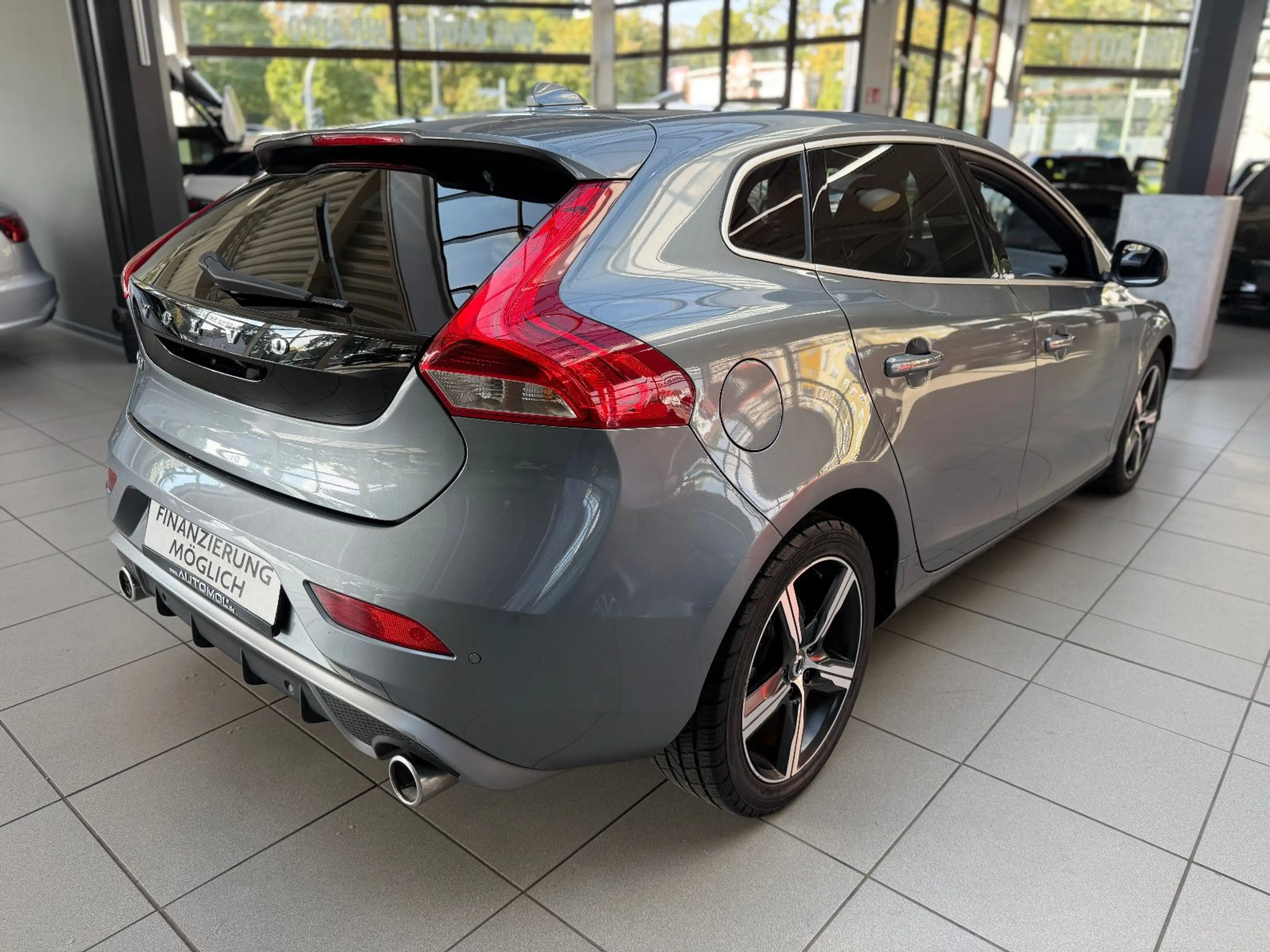 Volvo V40 R-Design*Bluetooth*SHZ*Kamera*PDC* — photo 5