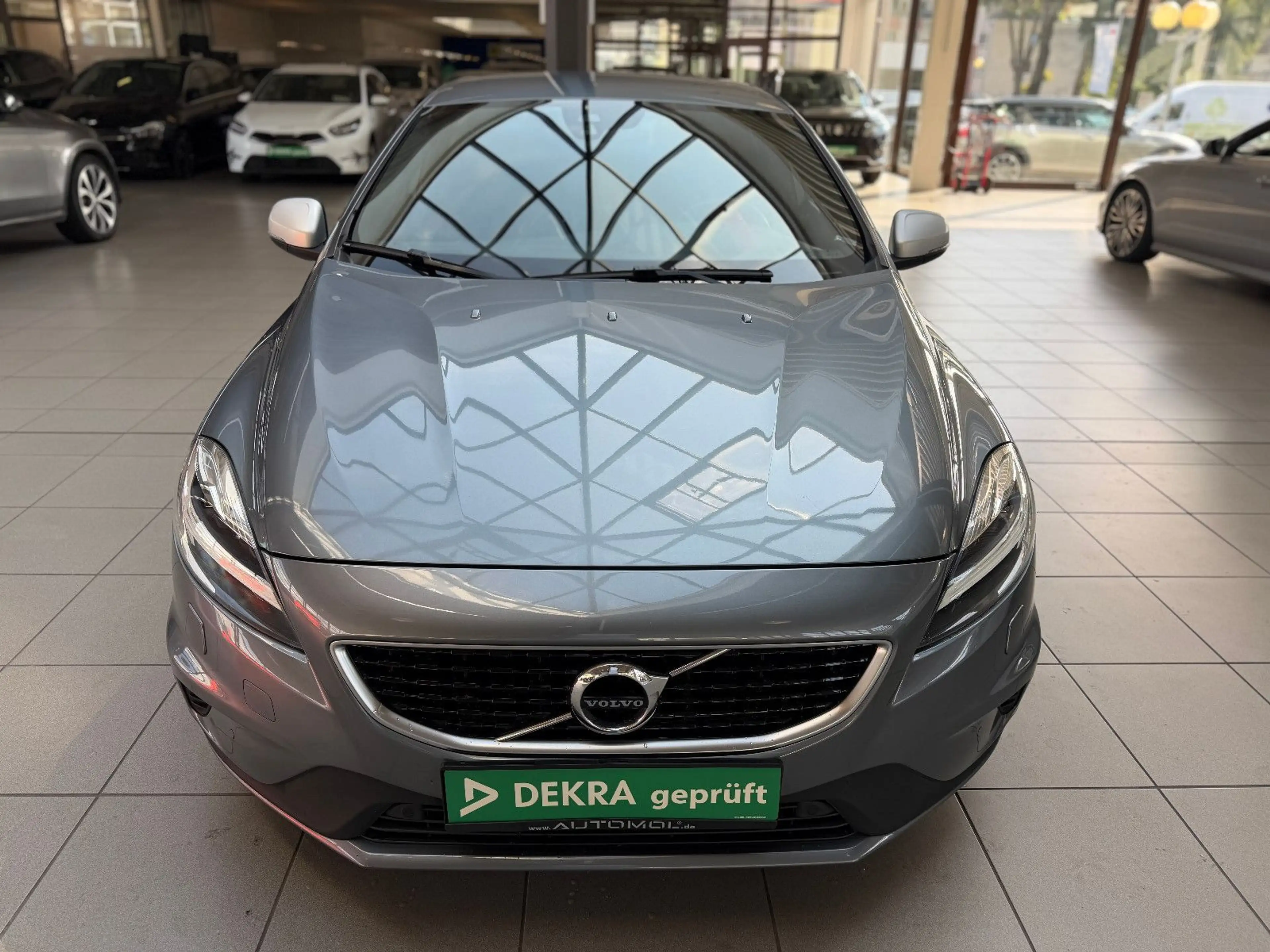 Volvo V40 R-Design*Bluetooth*SHZ*Kamera*PDC* — photo 2