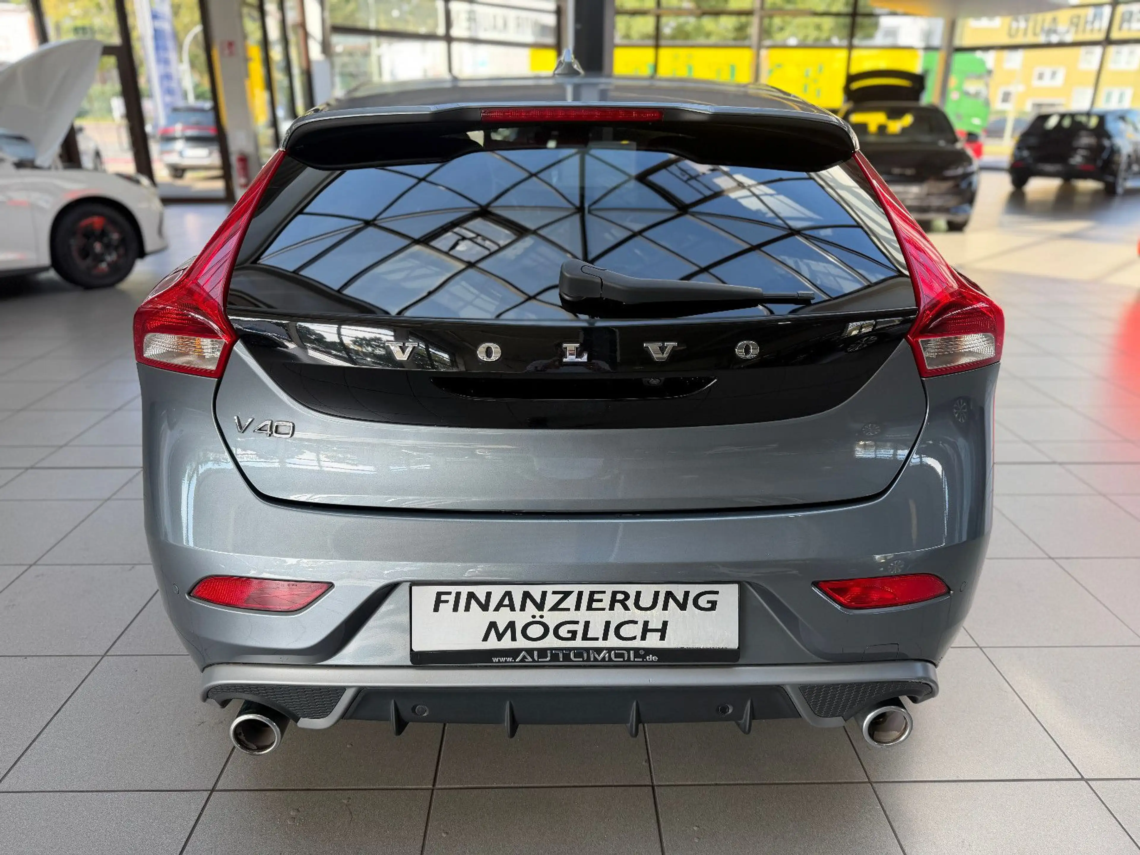 Volvo V40 R-Design*Bluetooth*SHZ*Kamera*PDC* — photo 6