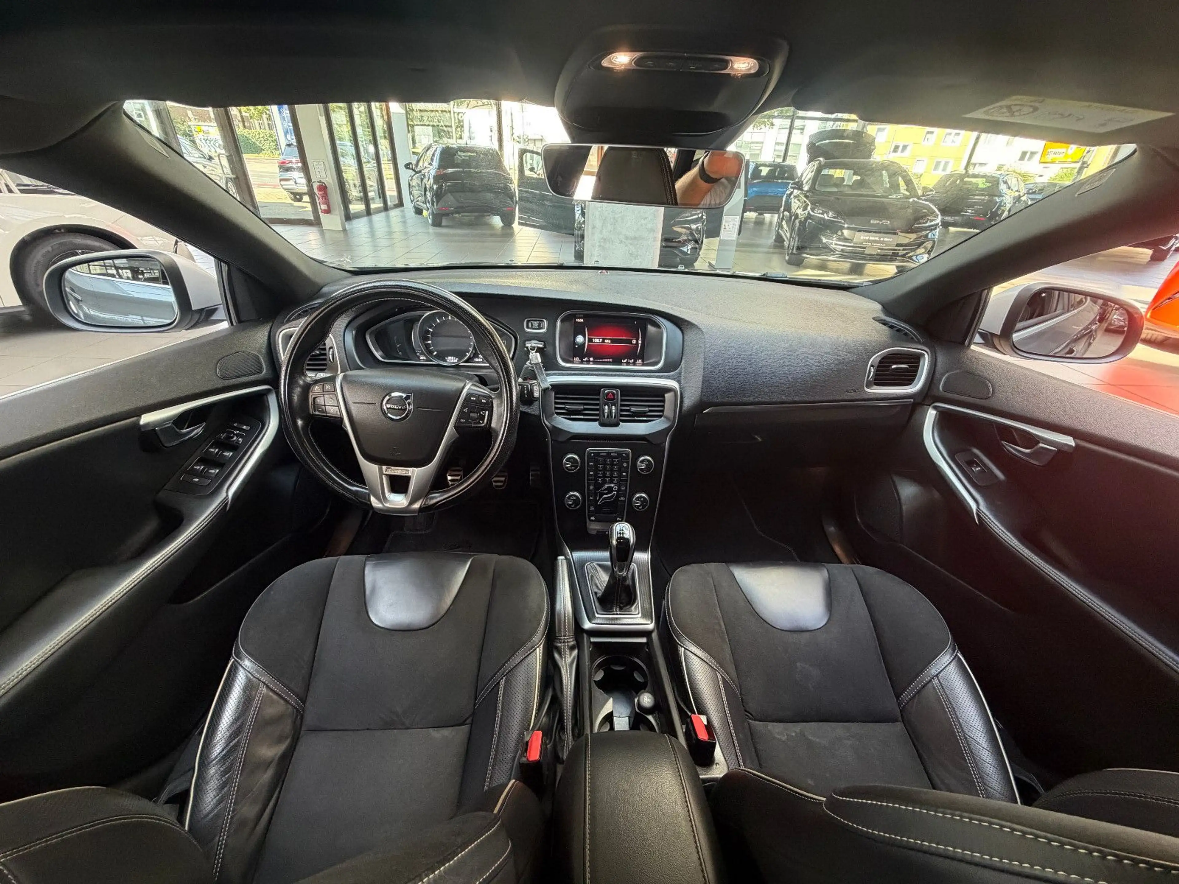 Volvo V40 R-Design*Bluetooth*SHZ*Kamera*PDC* — photo 13