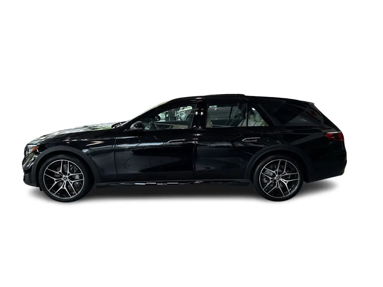 Mercedes-Benz E-Class снимка Mercedes-Benz E-Class