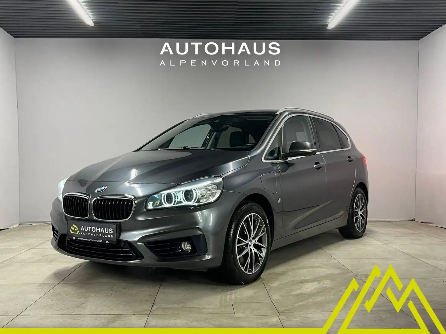 BMW 225 2er Active Tourer - 225xe Sport Line Silber - 1