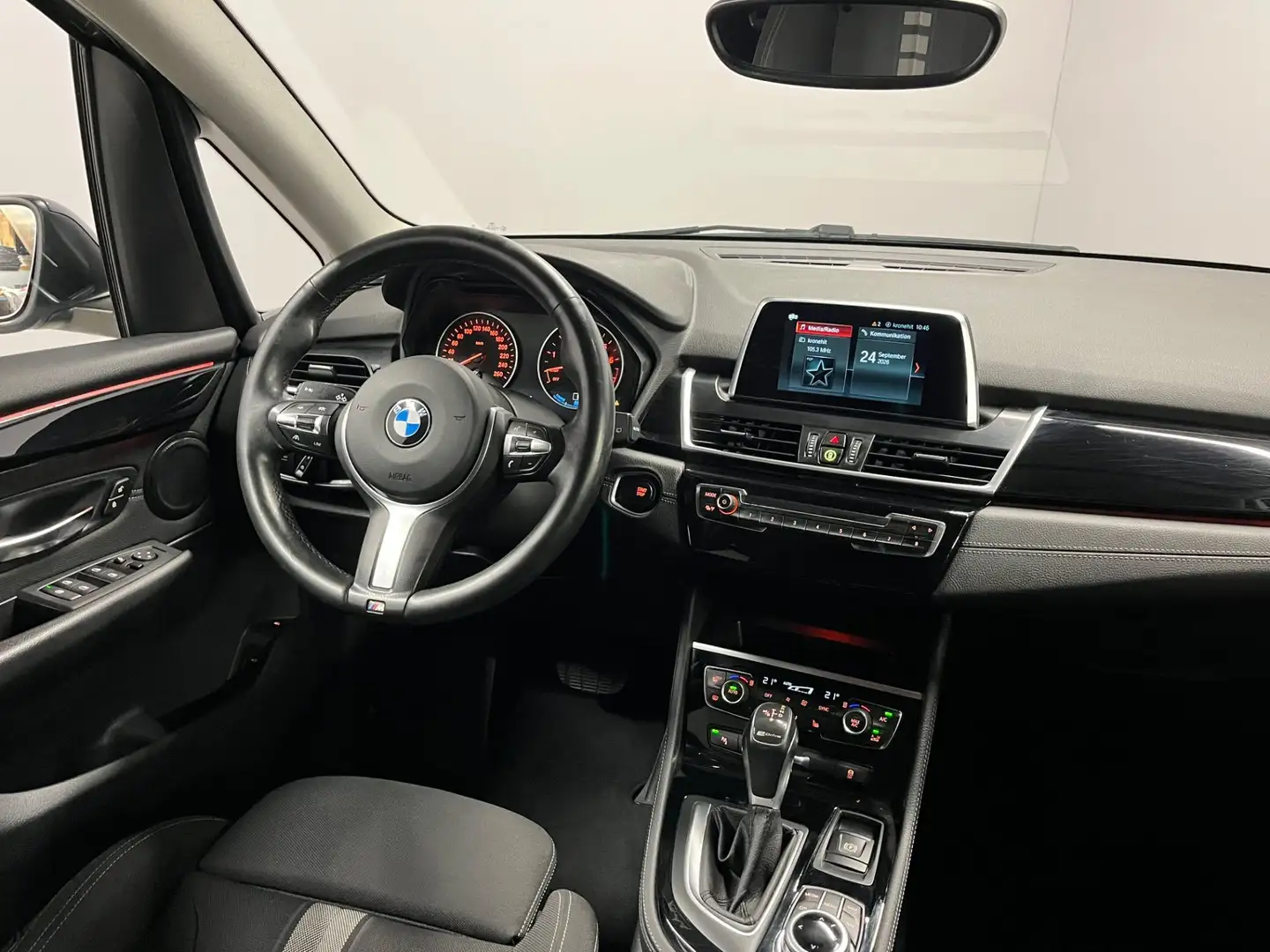 BMW 225 2er Active Tourer - 225xe Sport Line Silber - 2