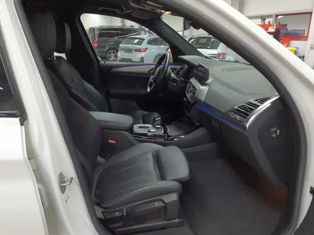 BMW X3 view 8
