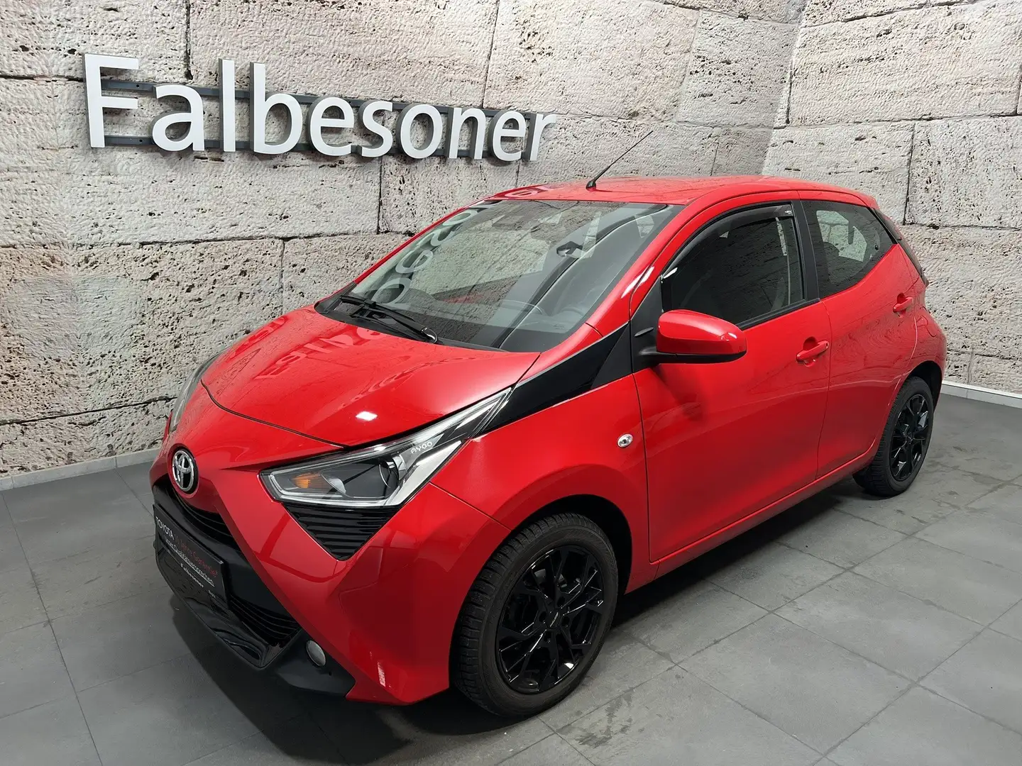 Toyota Aygo X 1,0 VVT-i x-play Automatik Rojo - 1