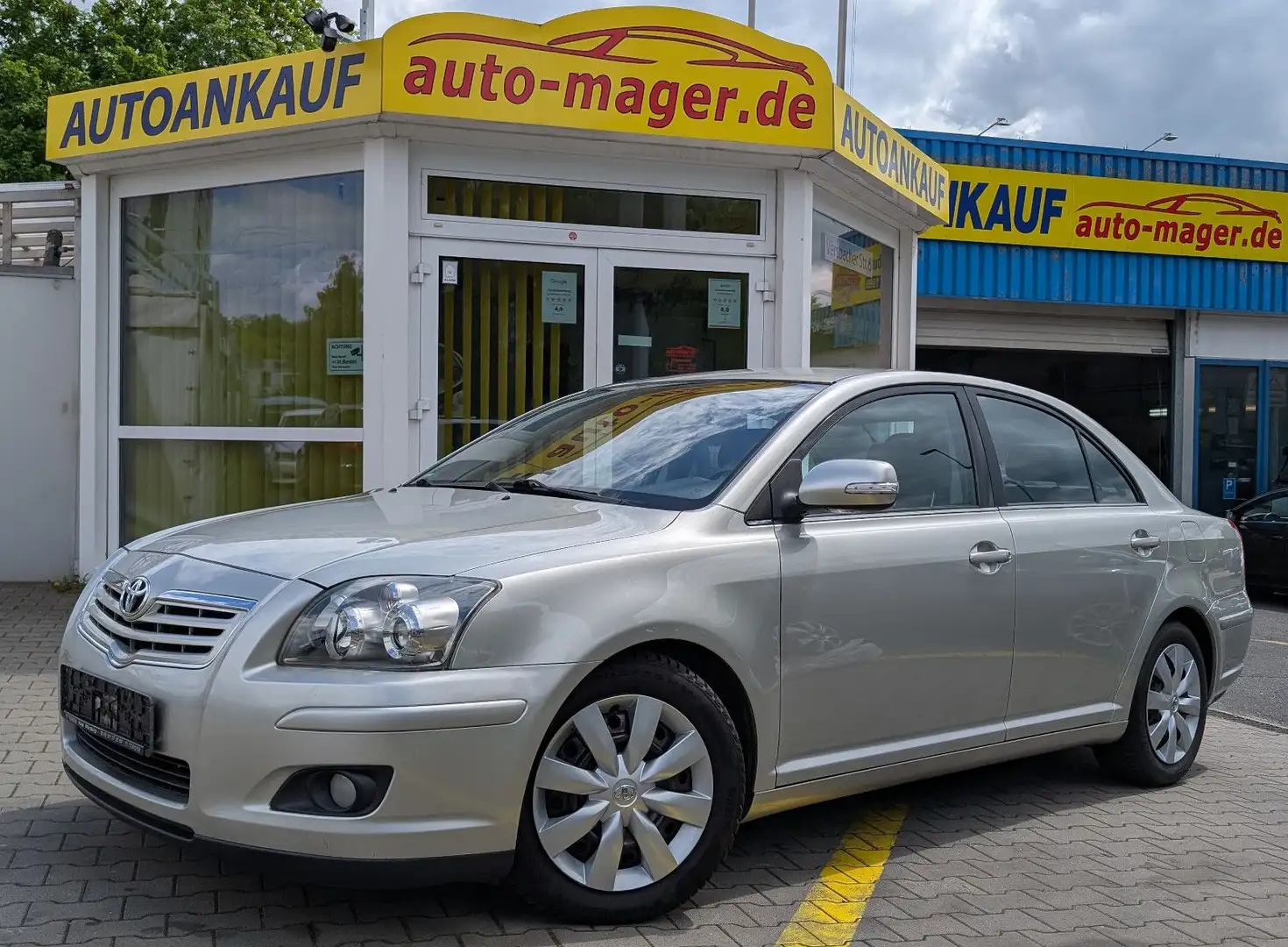 Toyota Avensis Sol Lim. 2.0*1Hd*Temp*AHK*Klimaut*TüvNEU Silber - 1