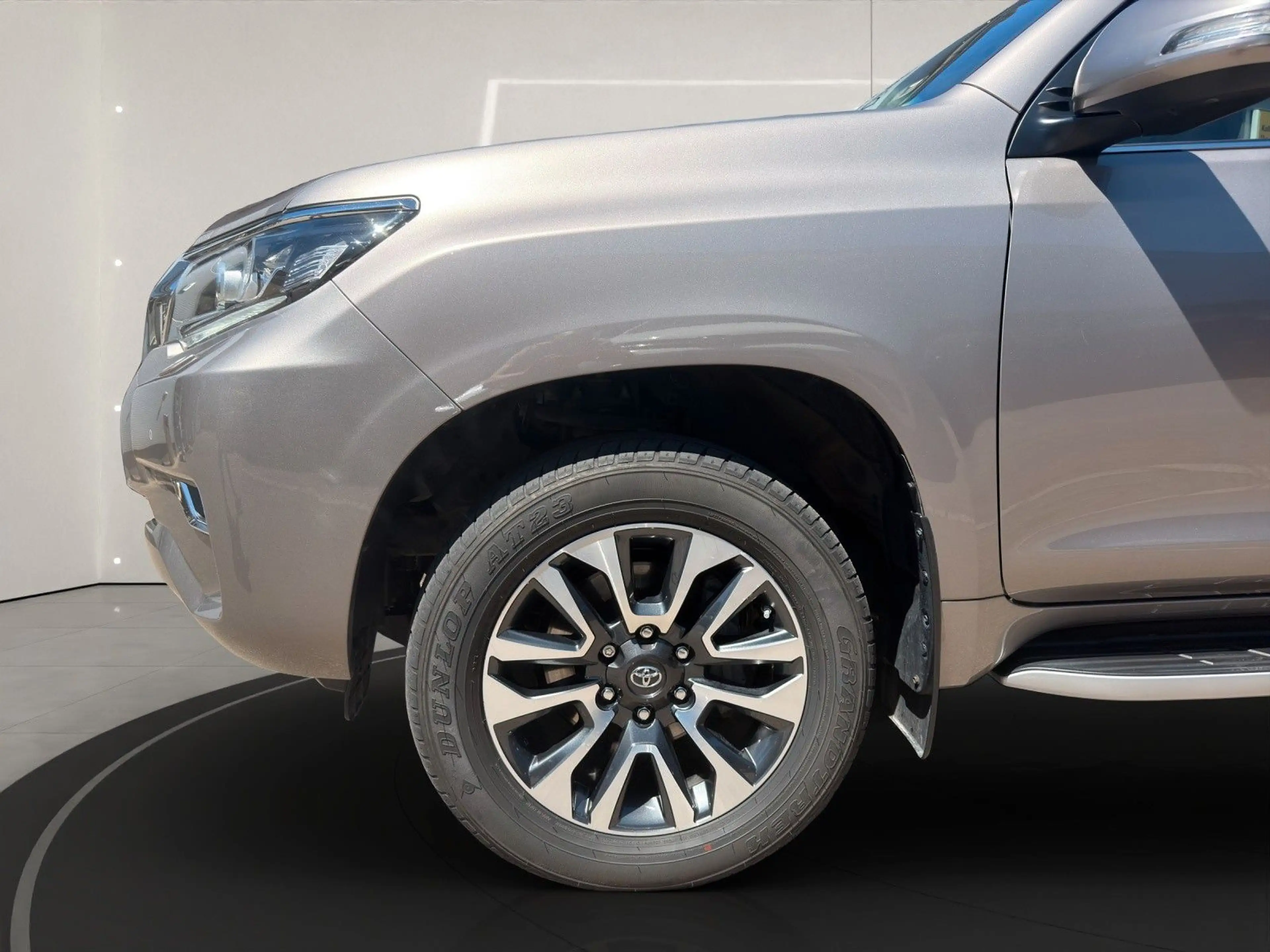 Toyota Land Cruiser 2.8 D-4D Executive Automatik — photo 13