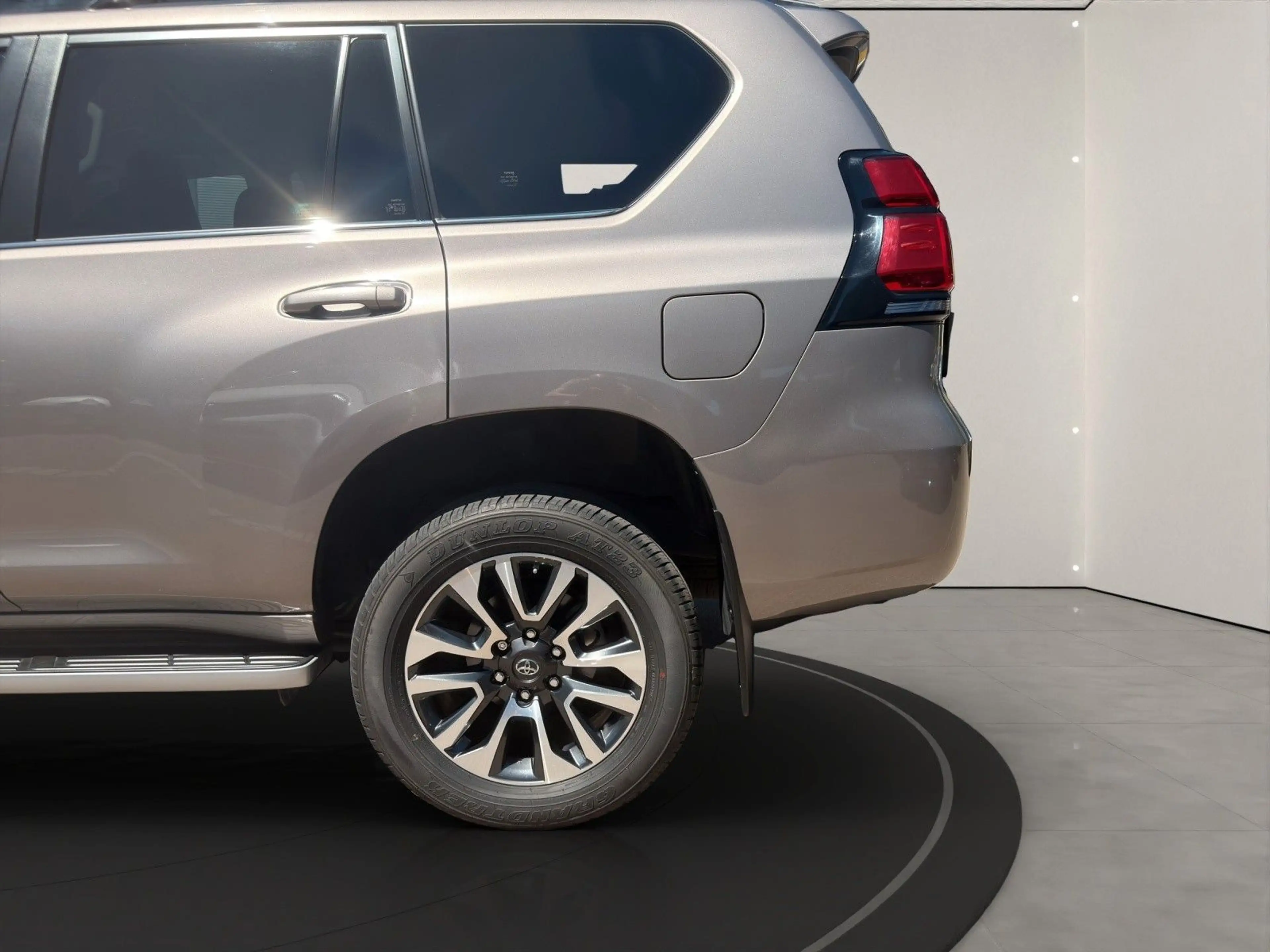 Toyota Land Cruiser 2.8 D-4D Executive Automatik — photo 11