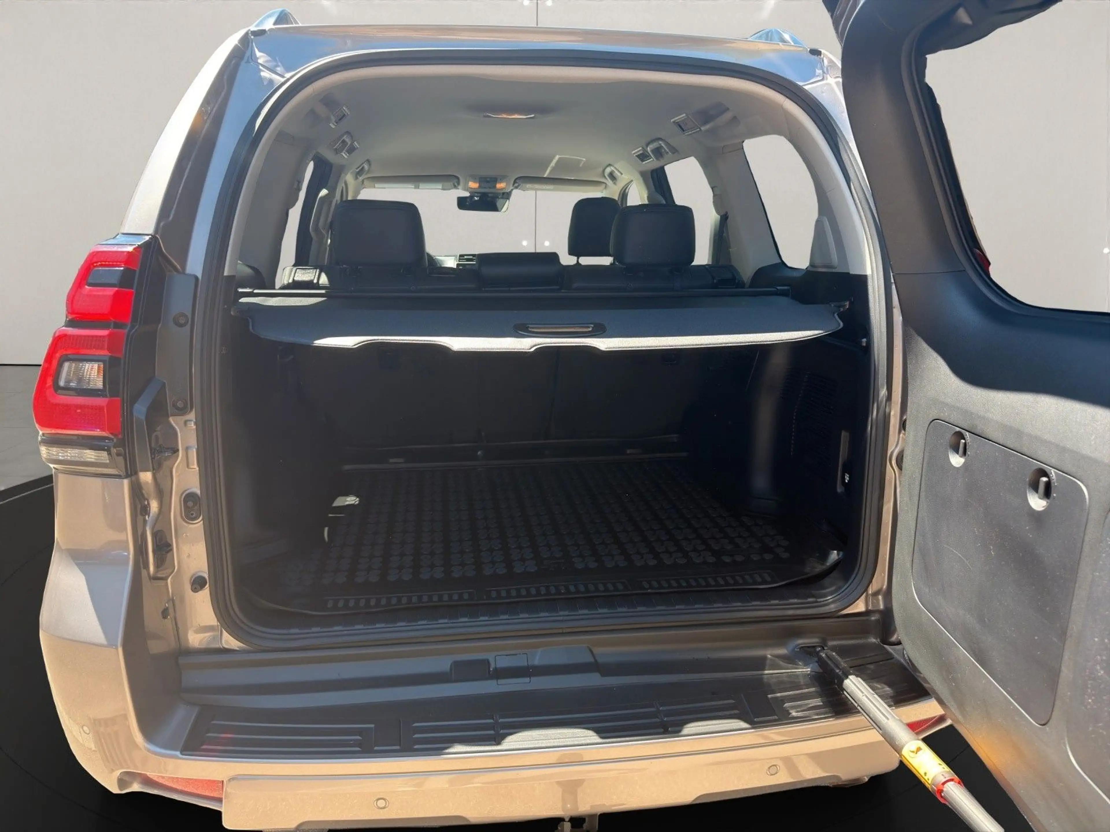 Toyota Land Cruiser 2.8 D-4D Executive Automatik — photo 8