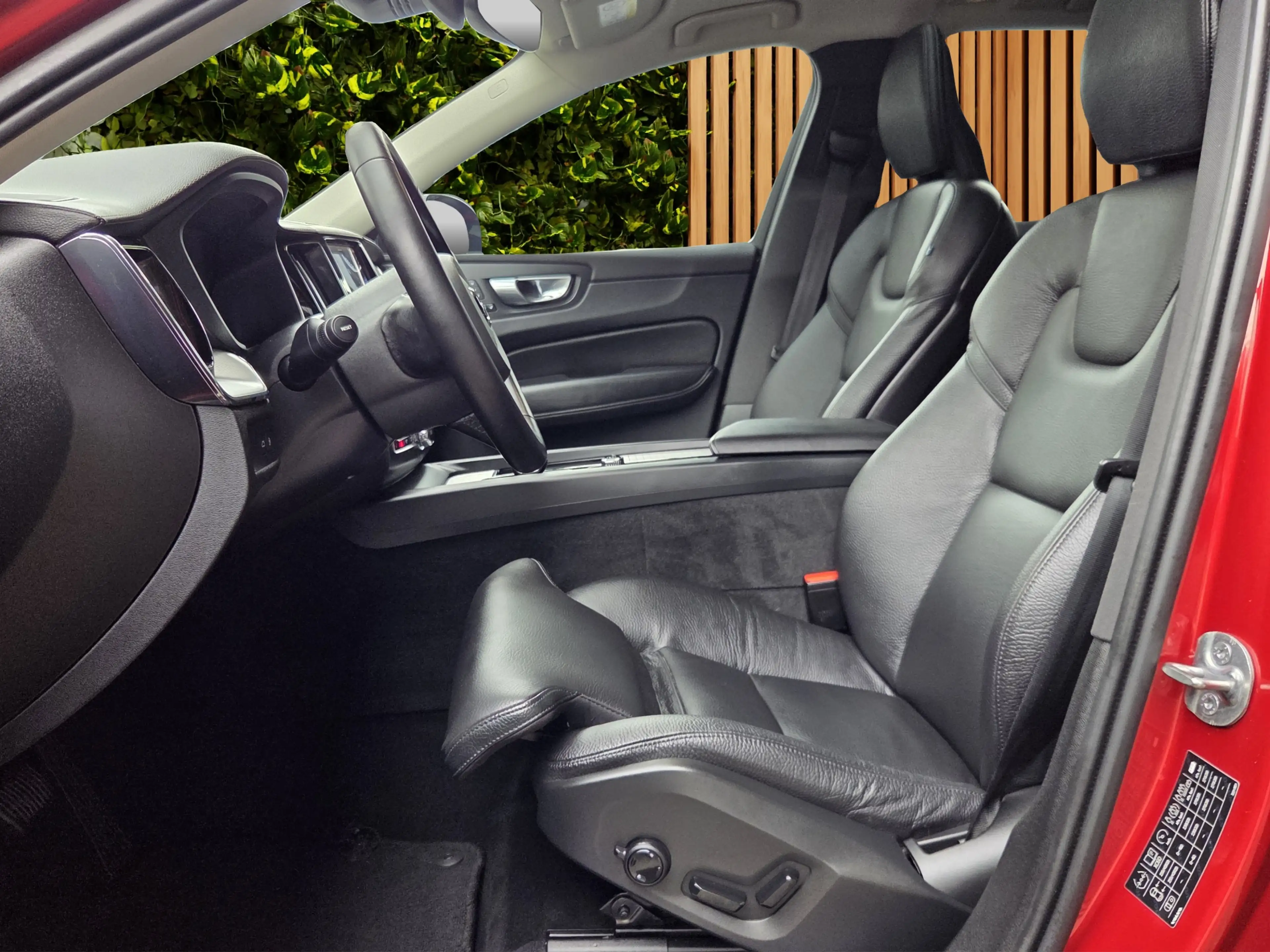 Volvo XC60 2.0 T6 Plug-in hybrid AWD Ultimate Dark | Trekhaak — photo 5