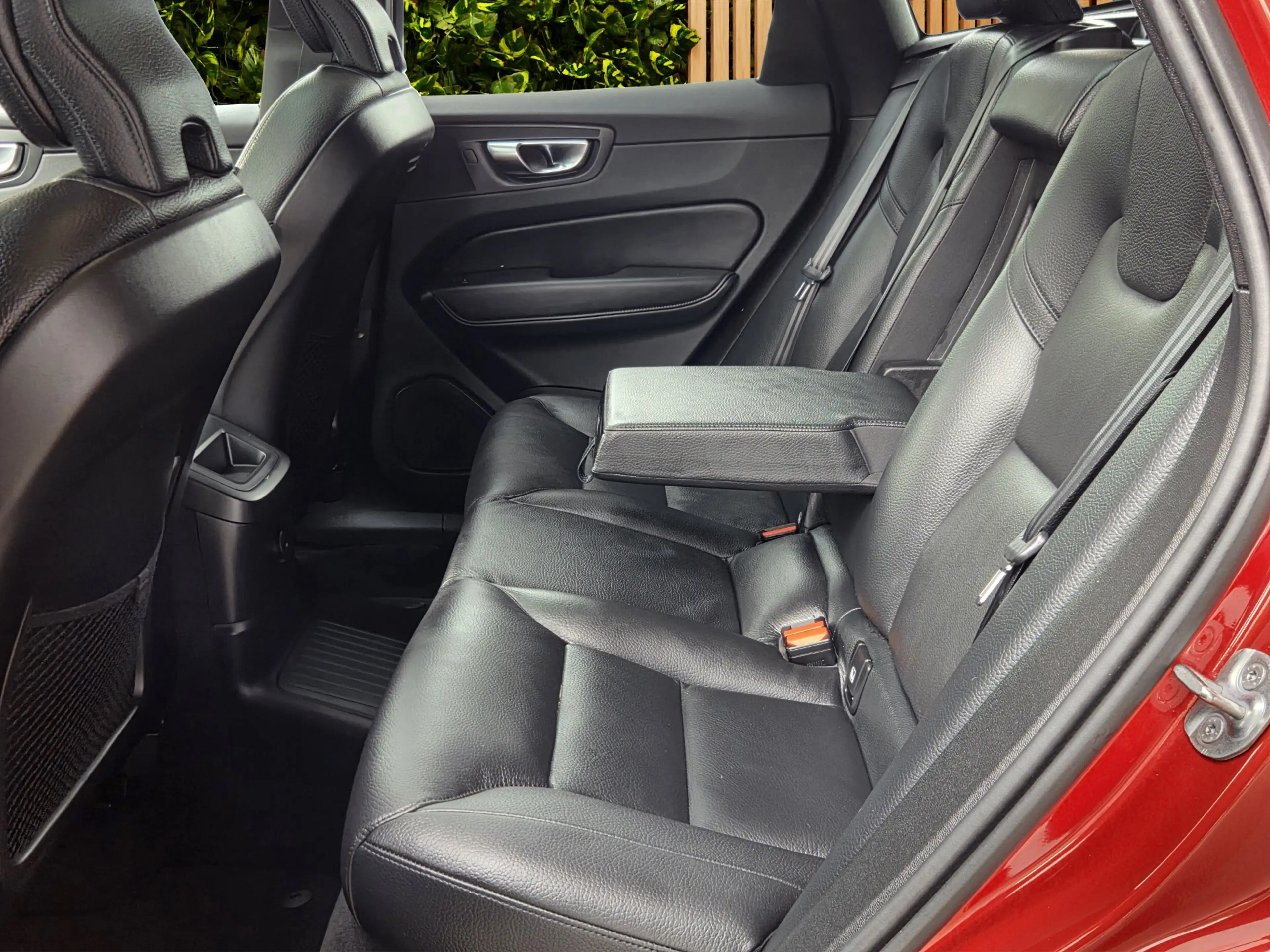 Volvo XC60 2.0 T6 Plug-in hybrid AWD Ultimate Dark | Trekhaak — photo 7