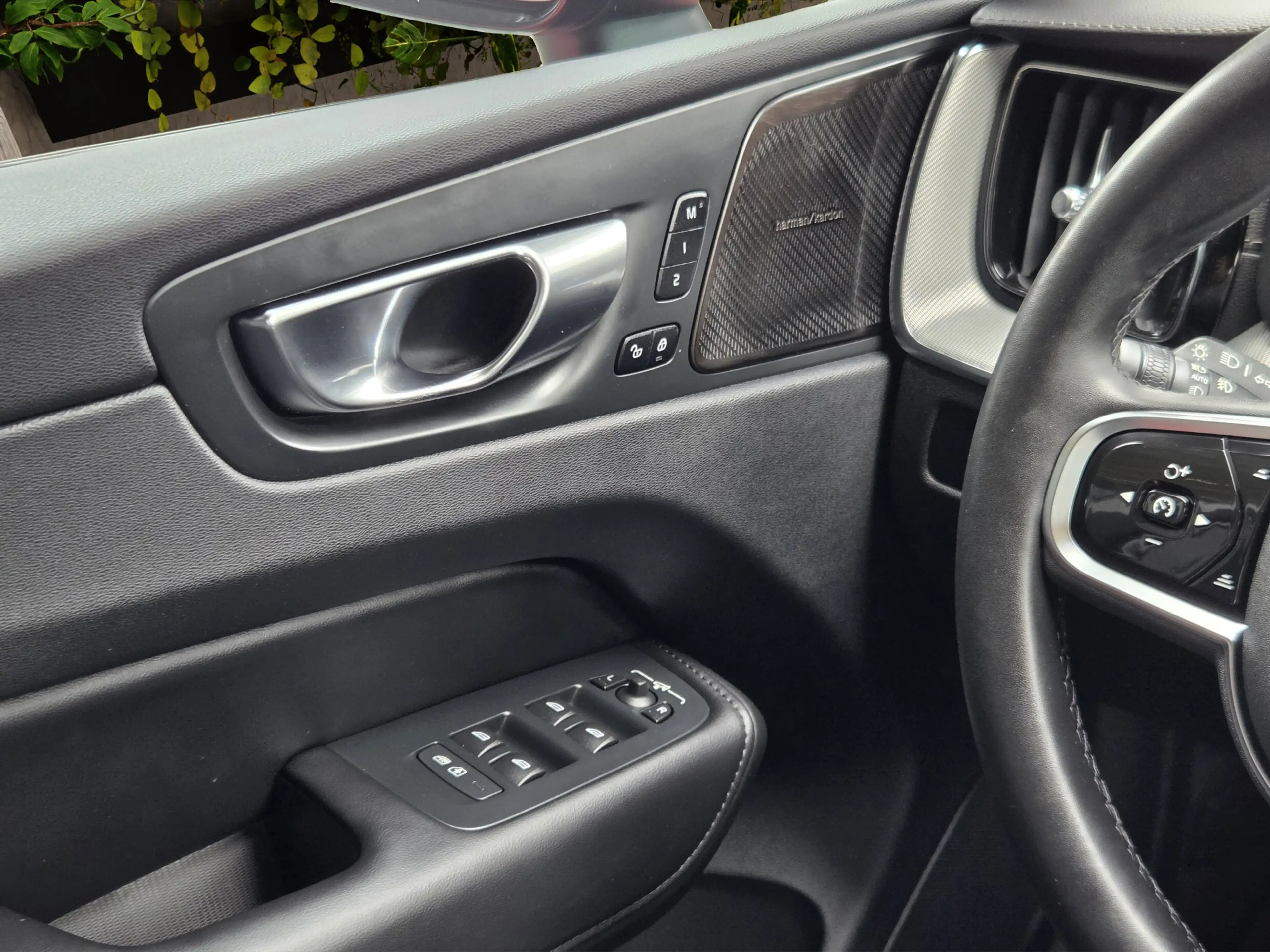 Volvo XC60 2.0 T6 Plug-in hybrid AWD Ultimate Dark | Trekhaak — photo 14