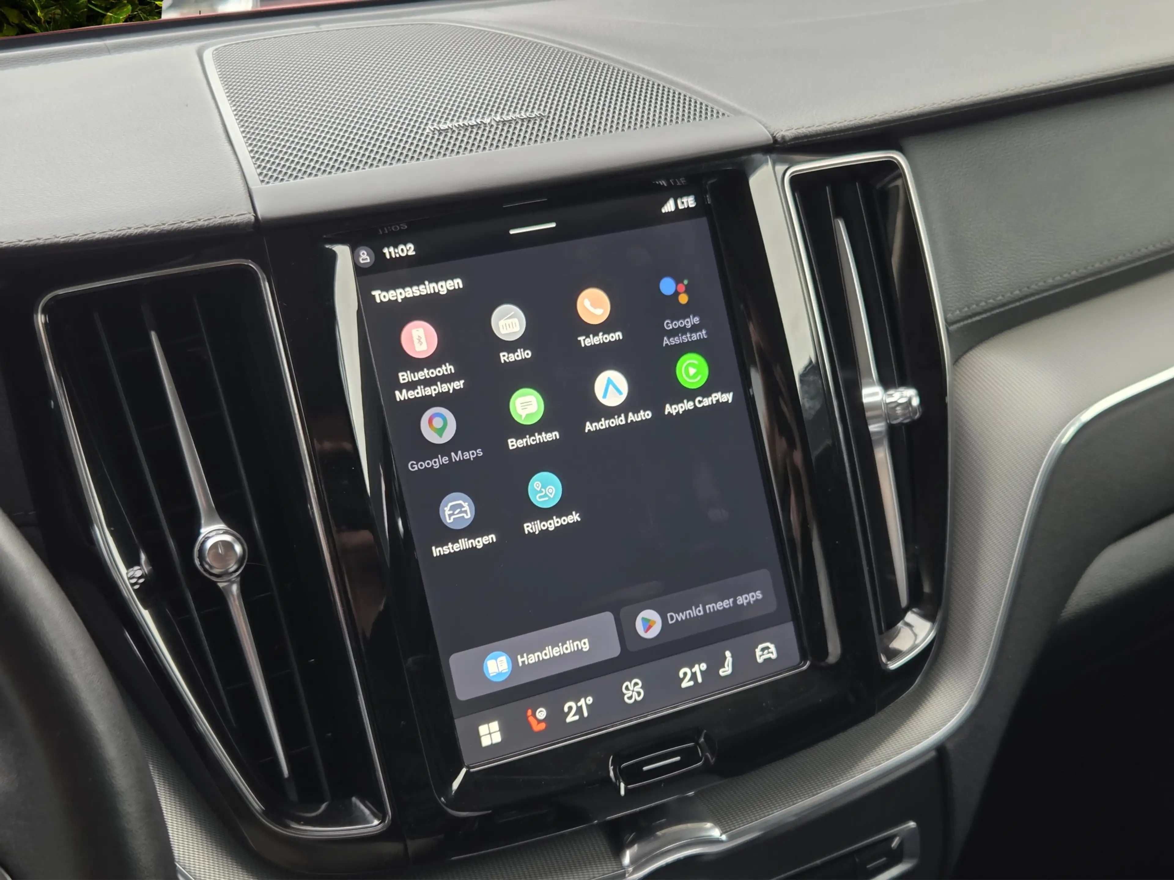 Volvo XC60 2.0 T6 Plug-in hybrid AWD Ultimate Dark | Trekhaak — photo 16
