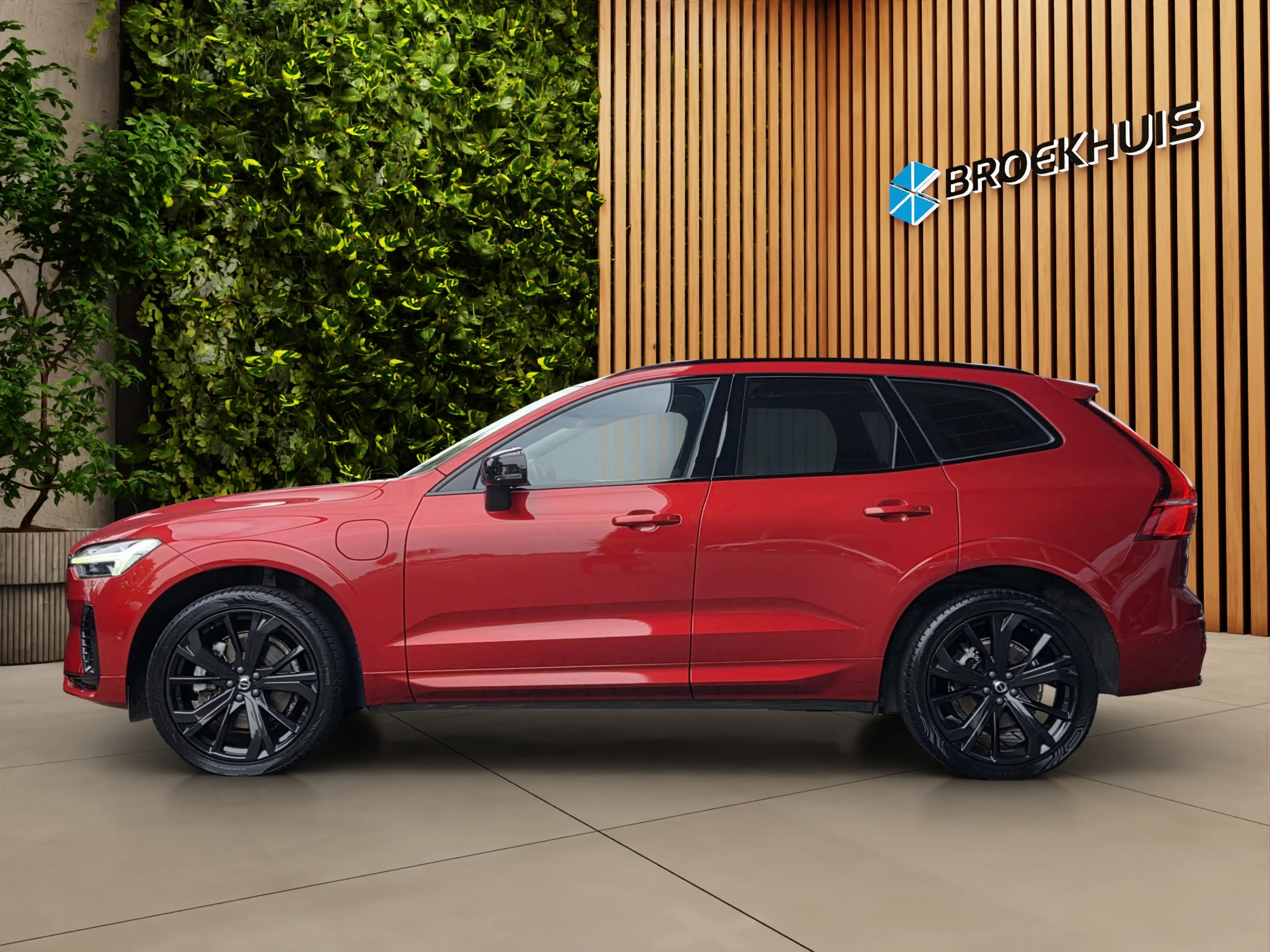 Volvo XC60 2.0 T6 Plug-in hybrid AWD Ultimate Dark | Trekhaak — photo 4