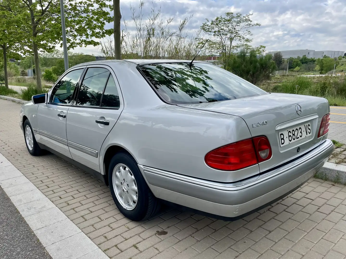 Mercedes-Benz E 240 Elegance Automatico - 1