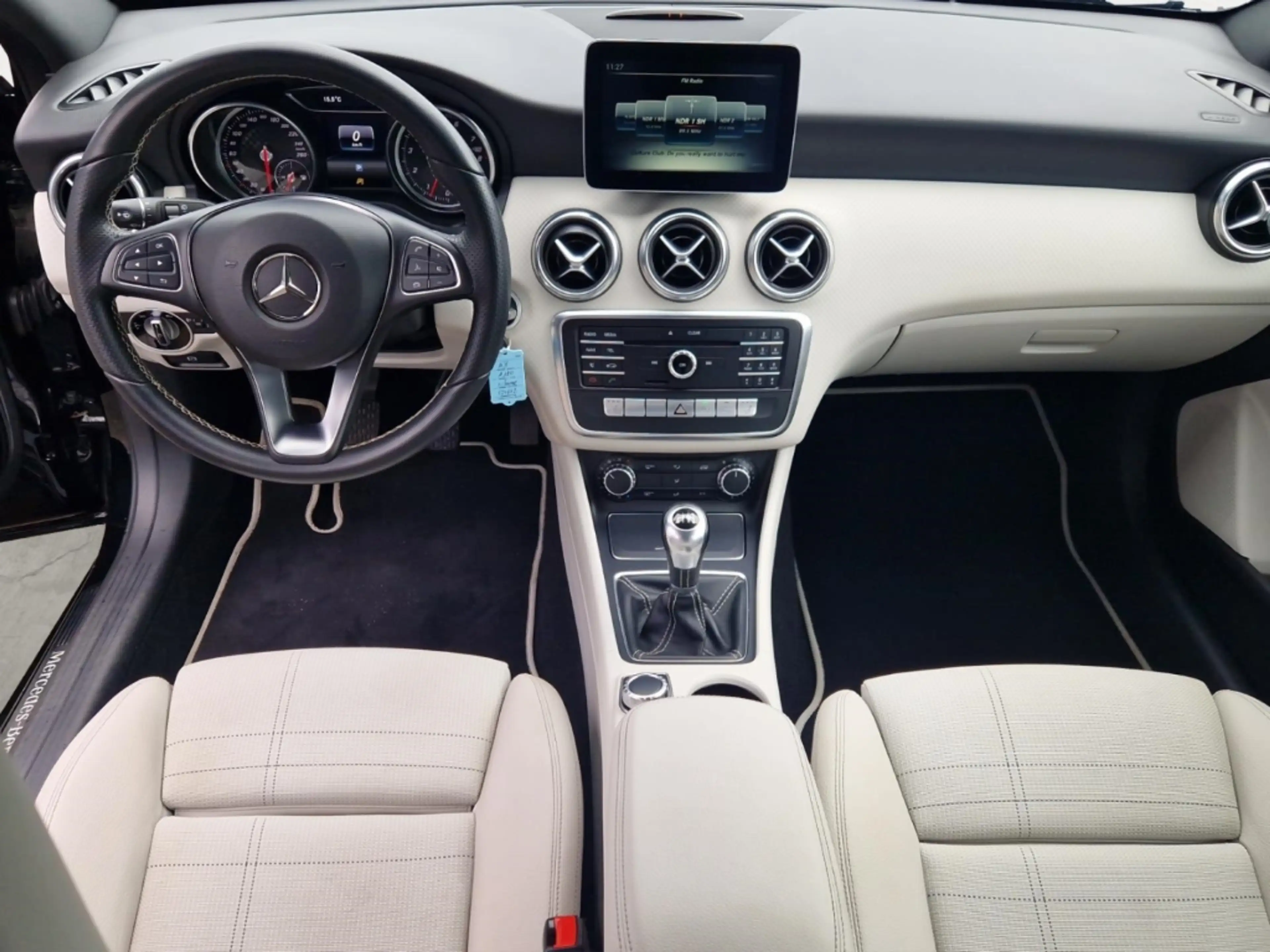 Mercedes-Benz A 180 Urban *PANO*NAVI*BT*SITZHZG.* — photo 14