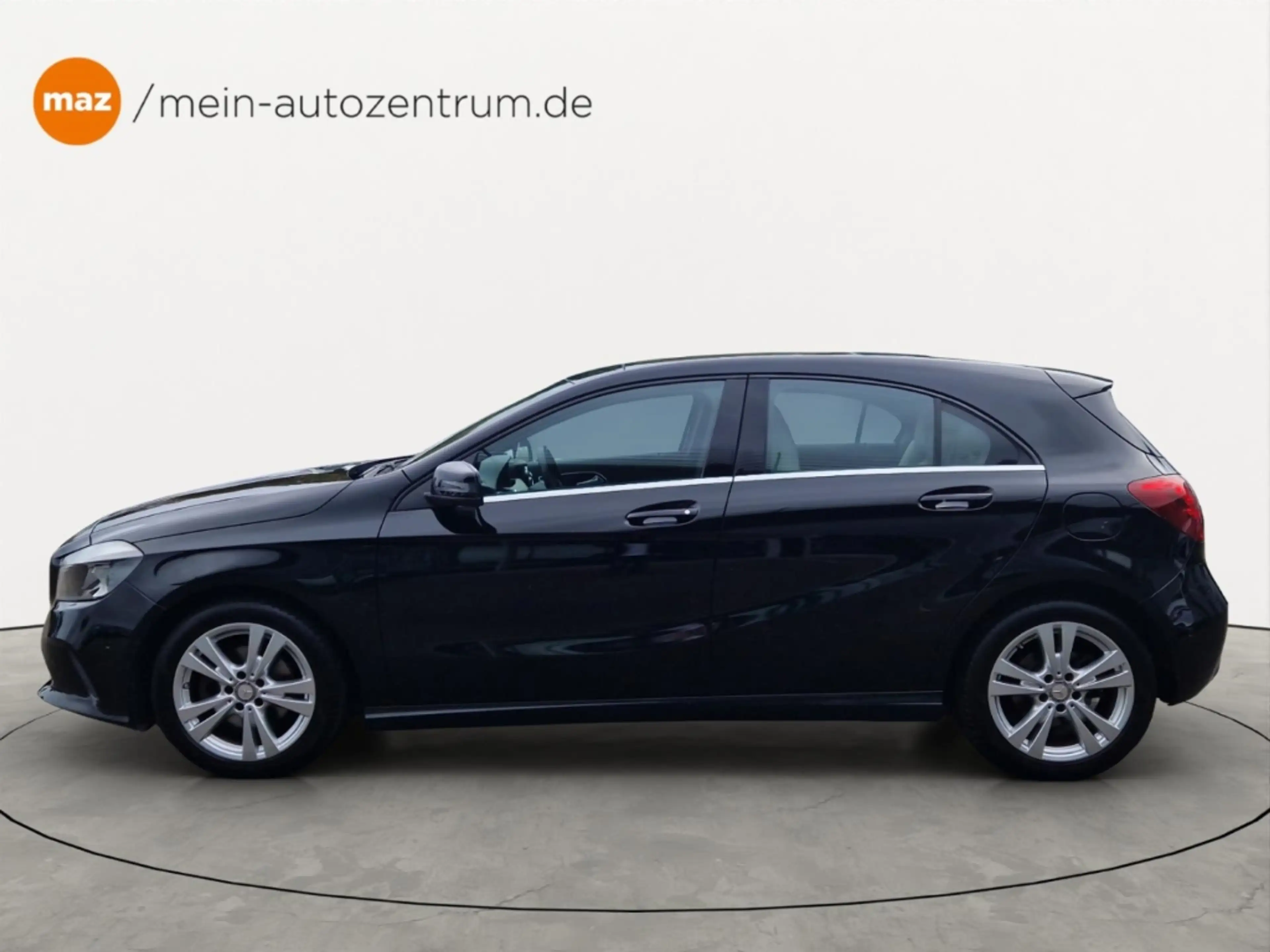 Mercedes-Benz A 180 Urban *PANO*NAVI*BT*SITZHZG.* — photo 3